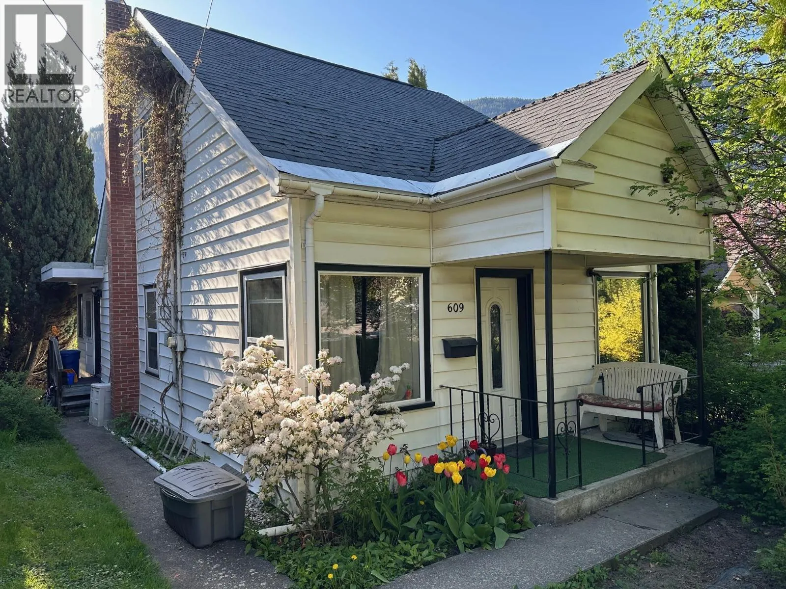 609 Second Street