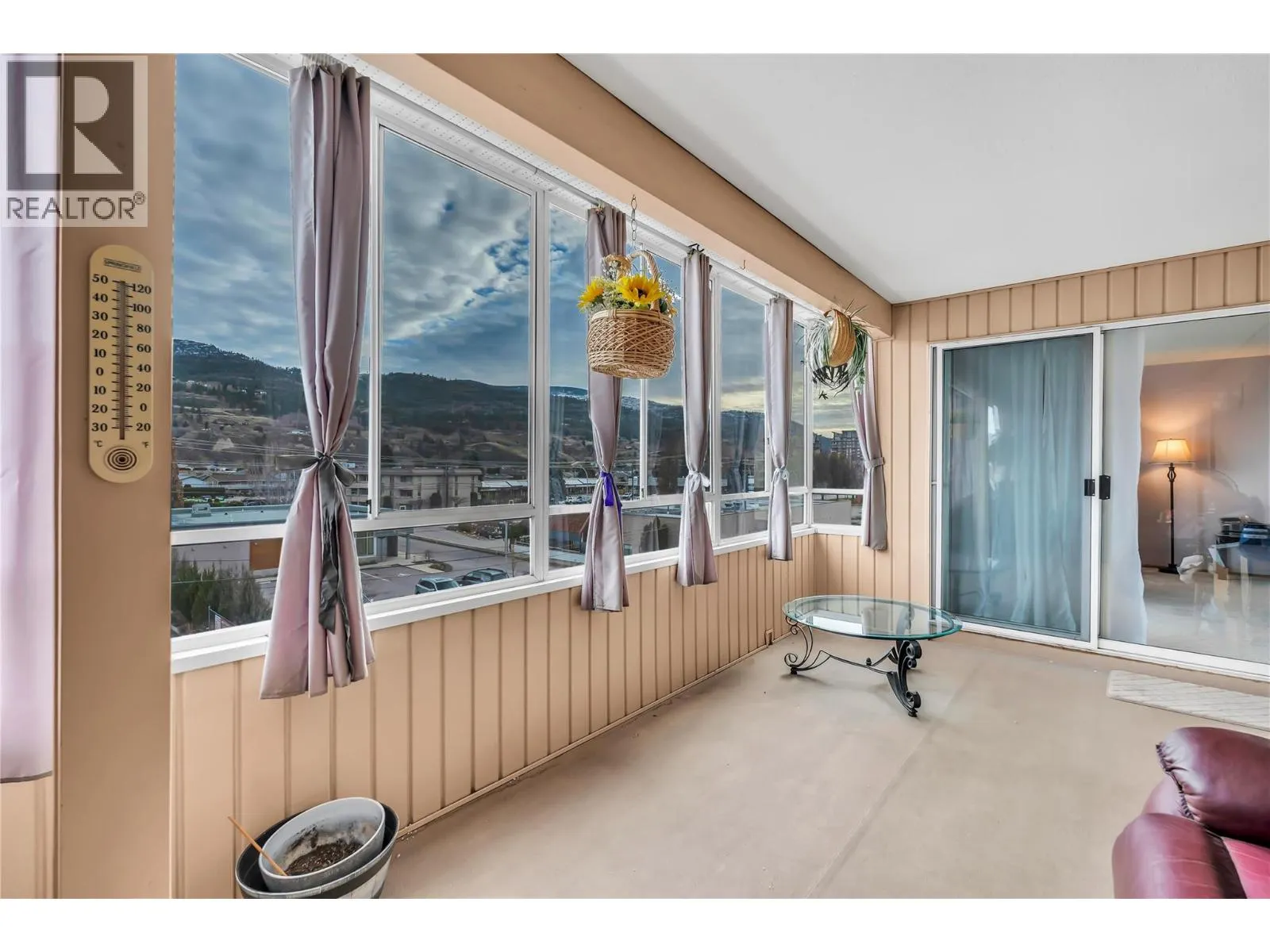272 Green Avenue W Unit# 402