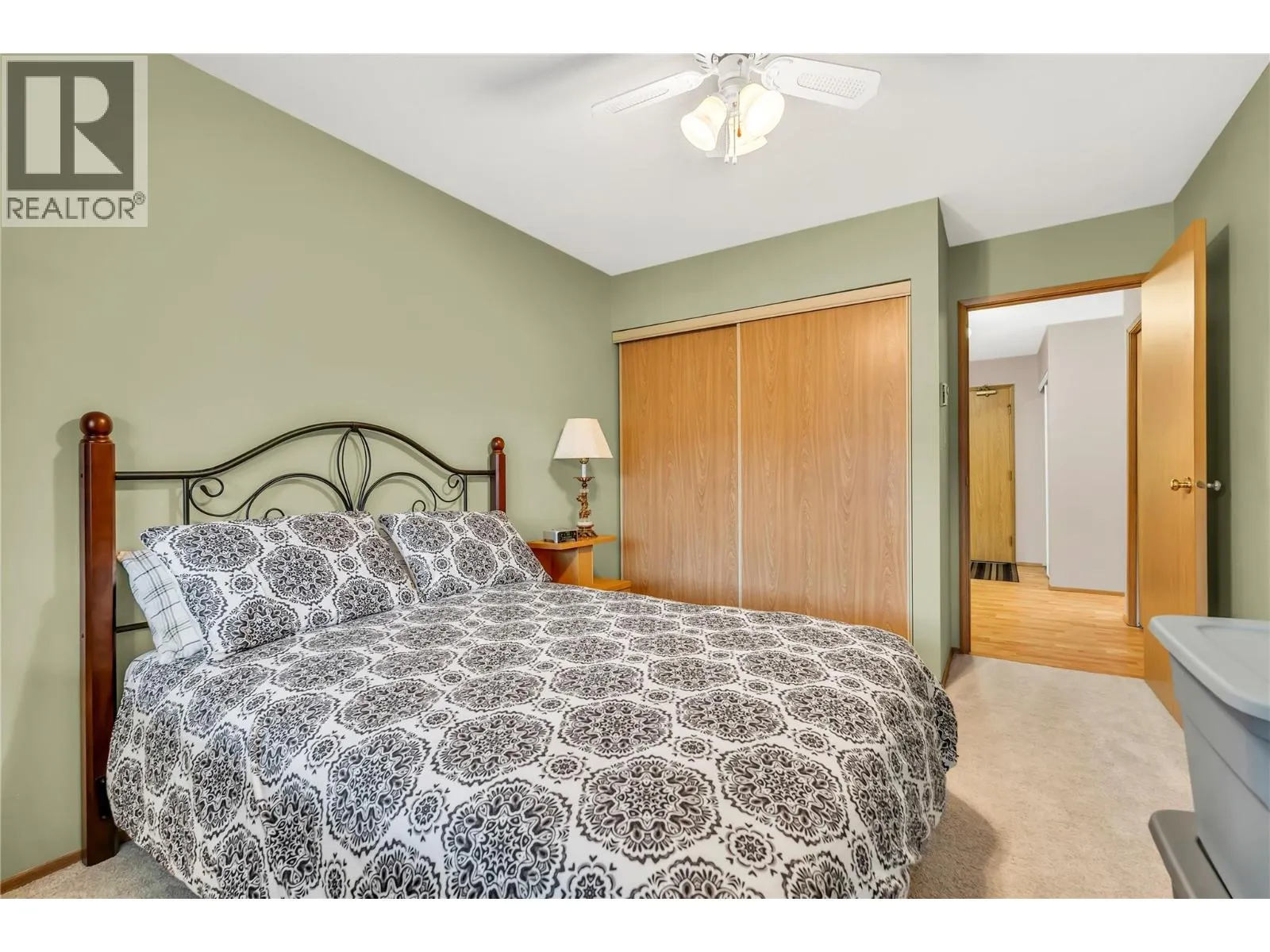 272 Green Avenue W Unit# 402