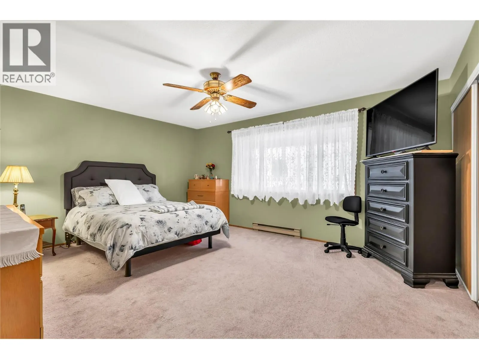 272 Green Avenue W Unit# 402