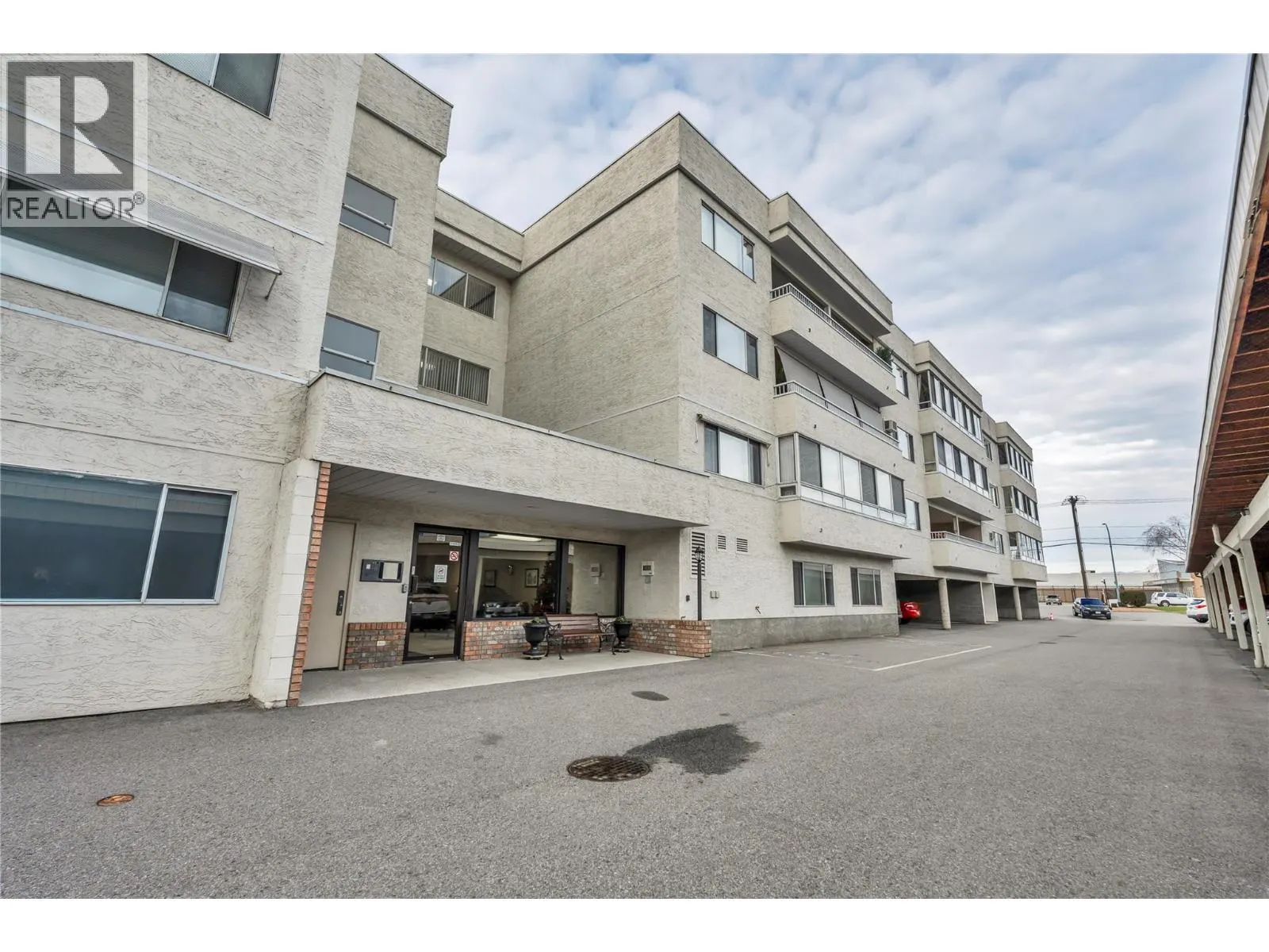 272 Green Avenue W Unit# 402