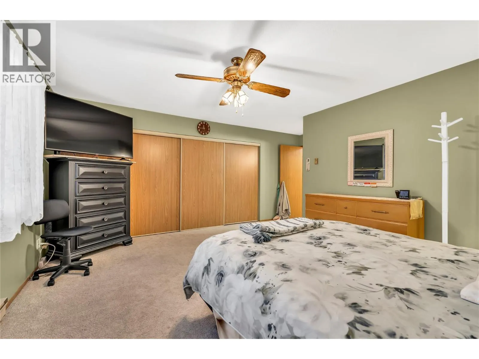 272 Green Avenue W Unit# 402