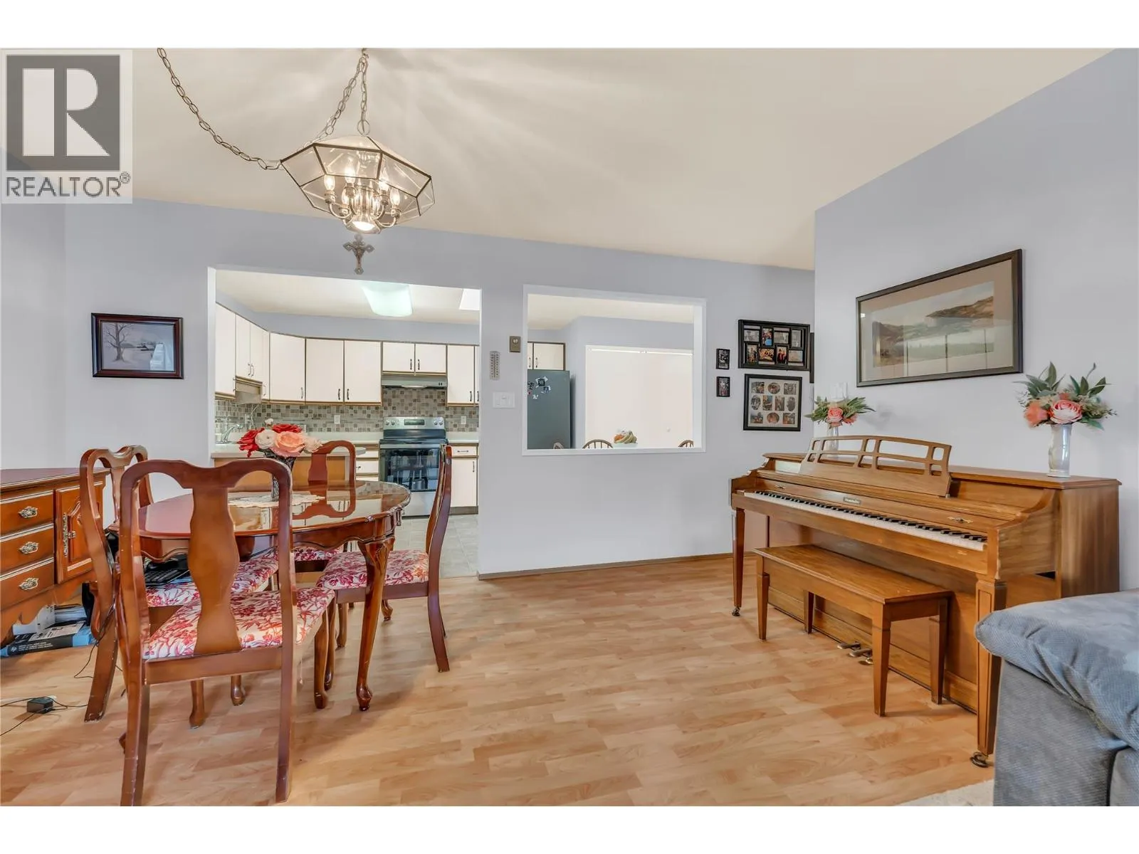 272 Green Avenue W Unit# 402