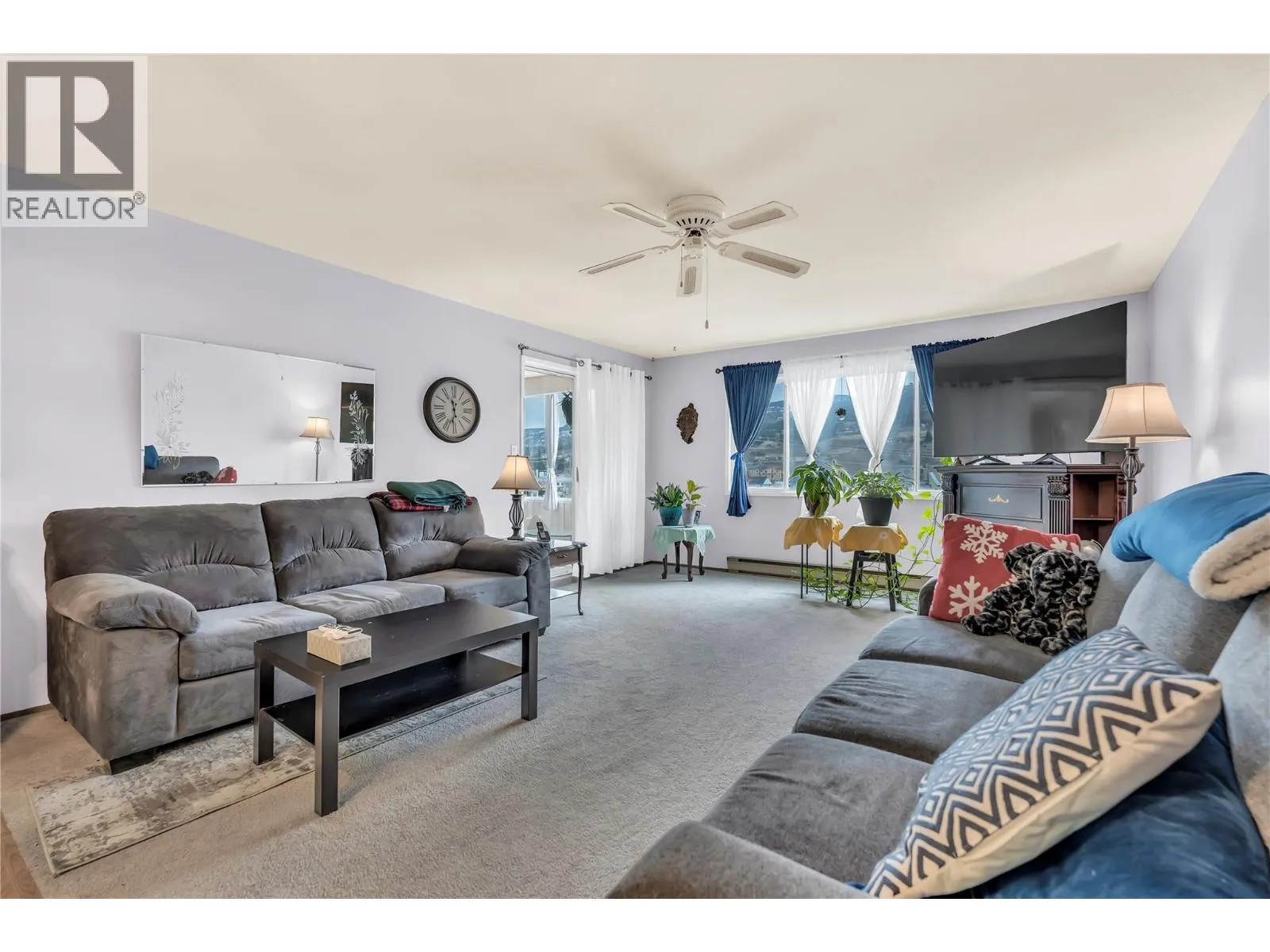 272 Green Avenue W Unit# 402