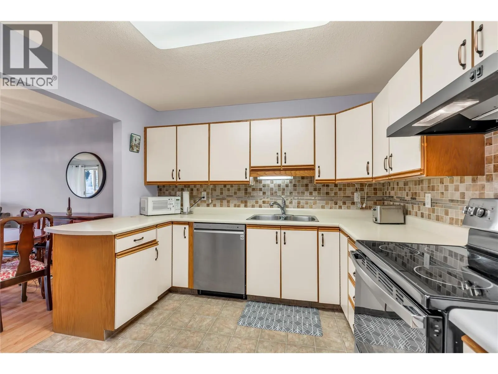 272 Green Avenue W Unit# 402