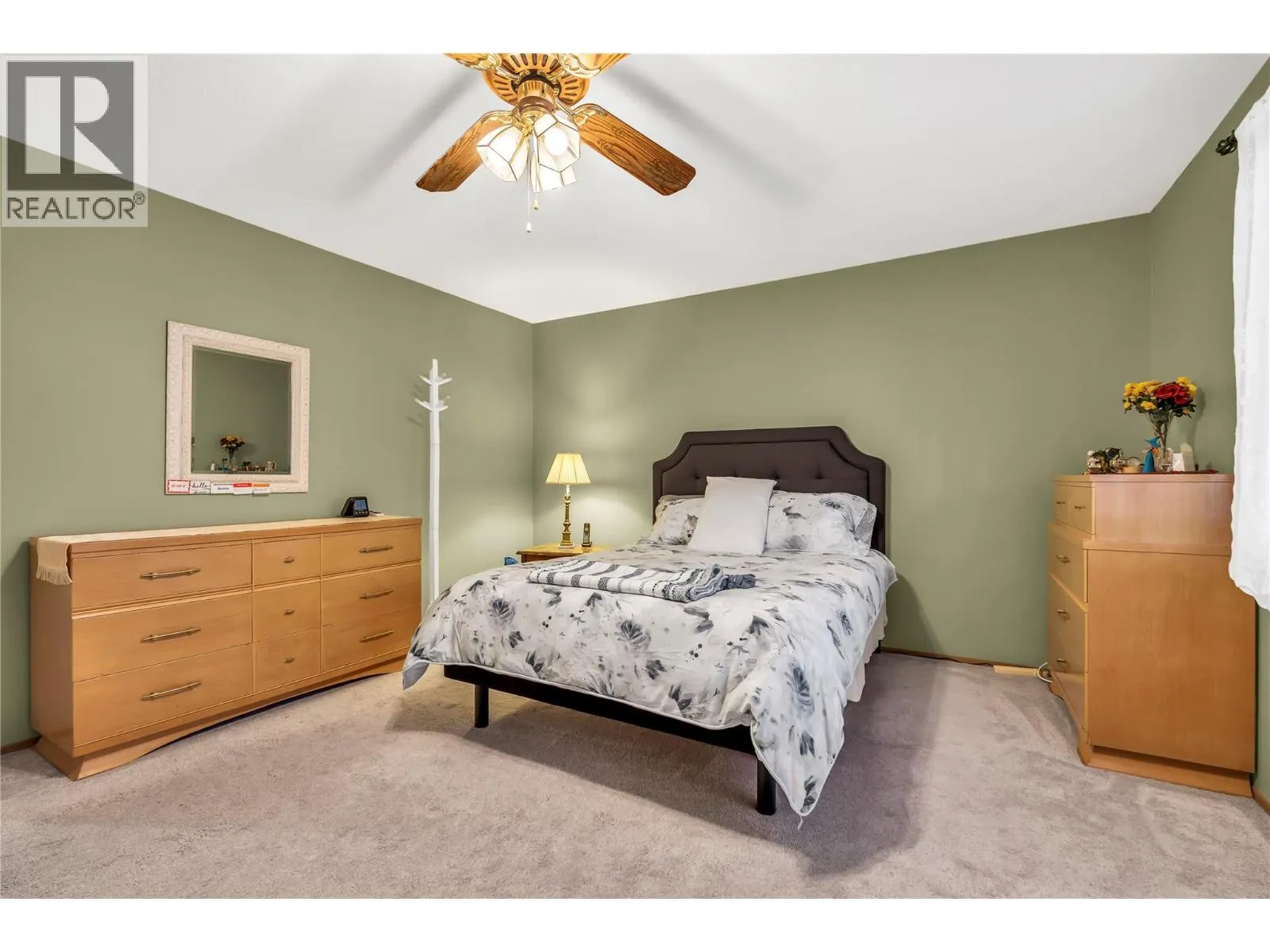 272 Green Avenue W Unit# 402