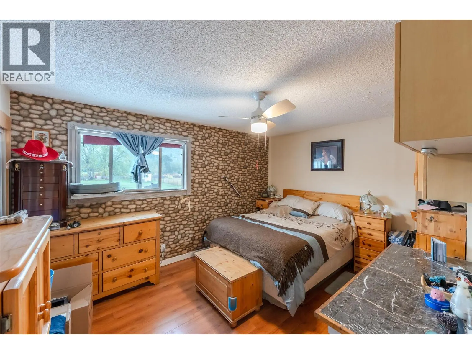 5467 Sawmill Road