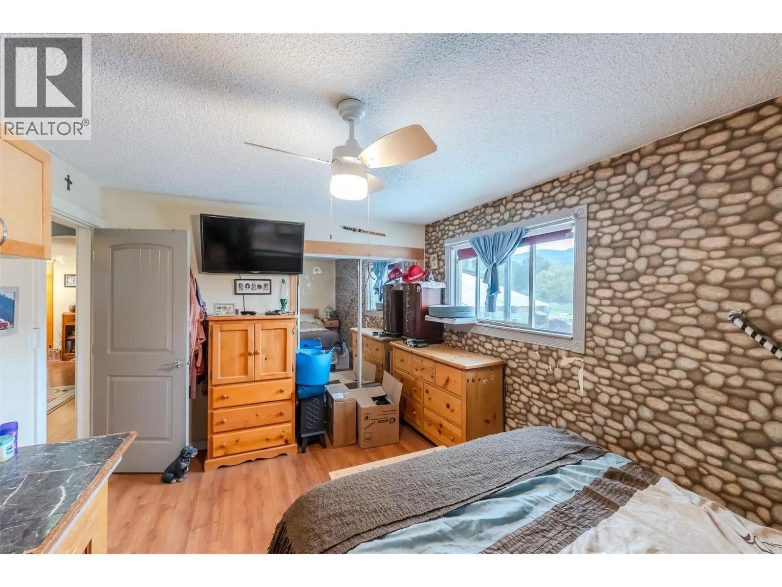 5467 Sawmill Road