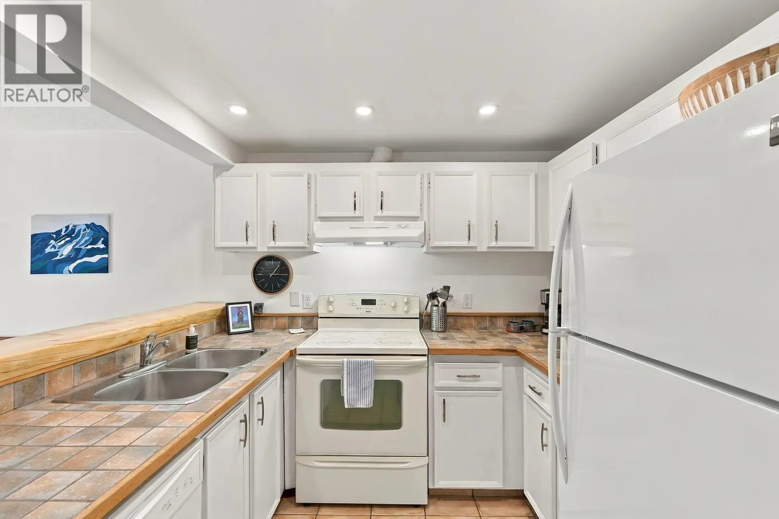 225 CLEARVIEW Road Unit# 805