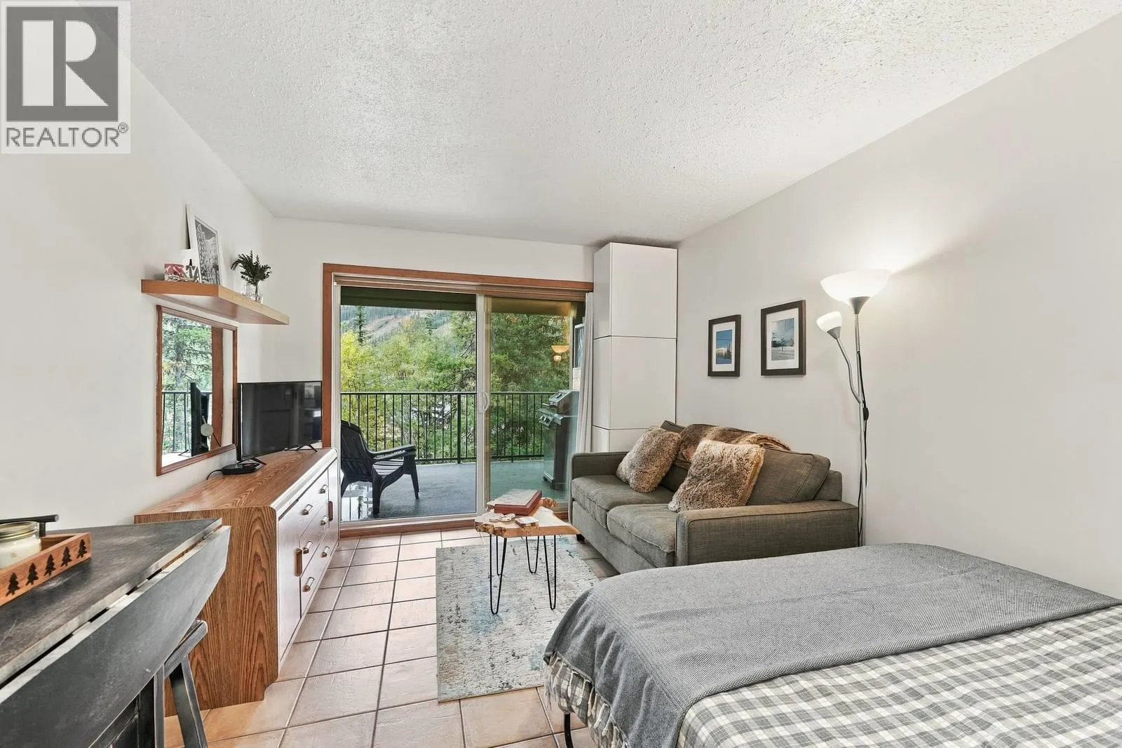 225 CLEARVIEW Road Unit# 805