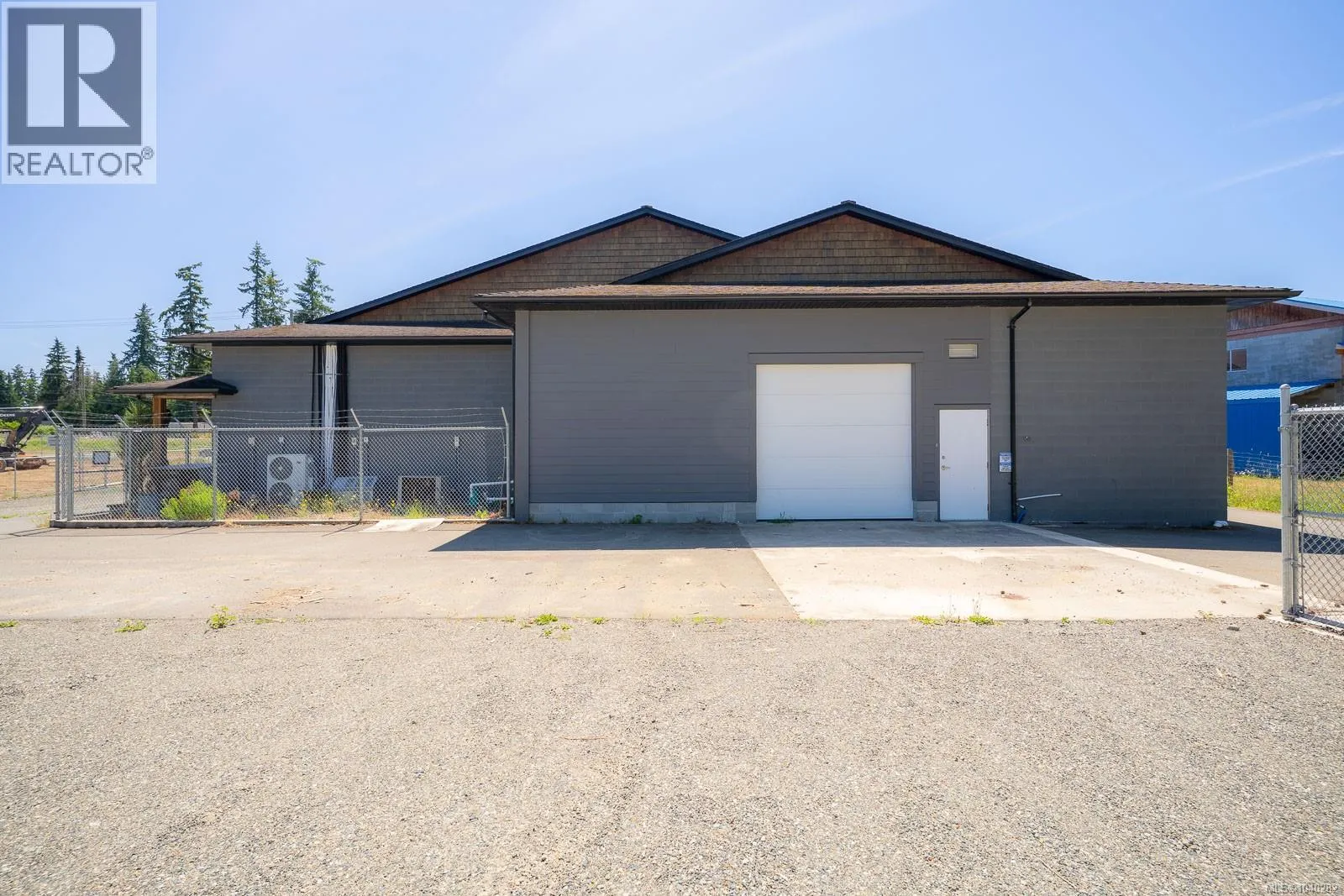 SL 1-7 3051 Van Horne Rd