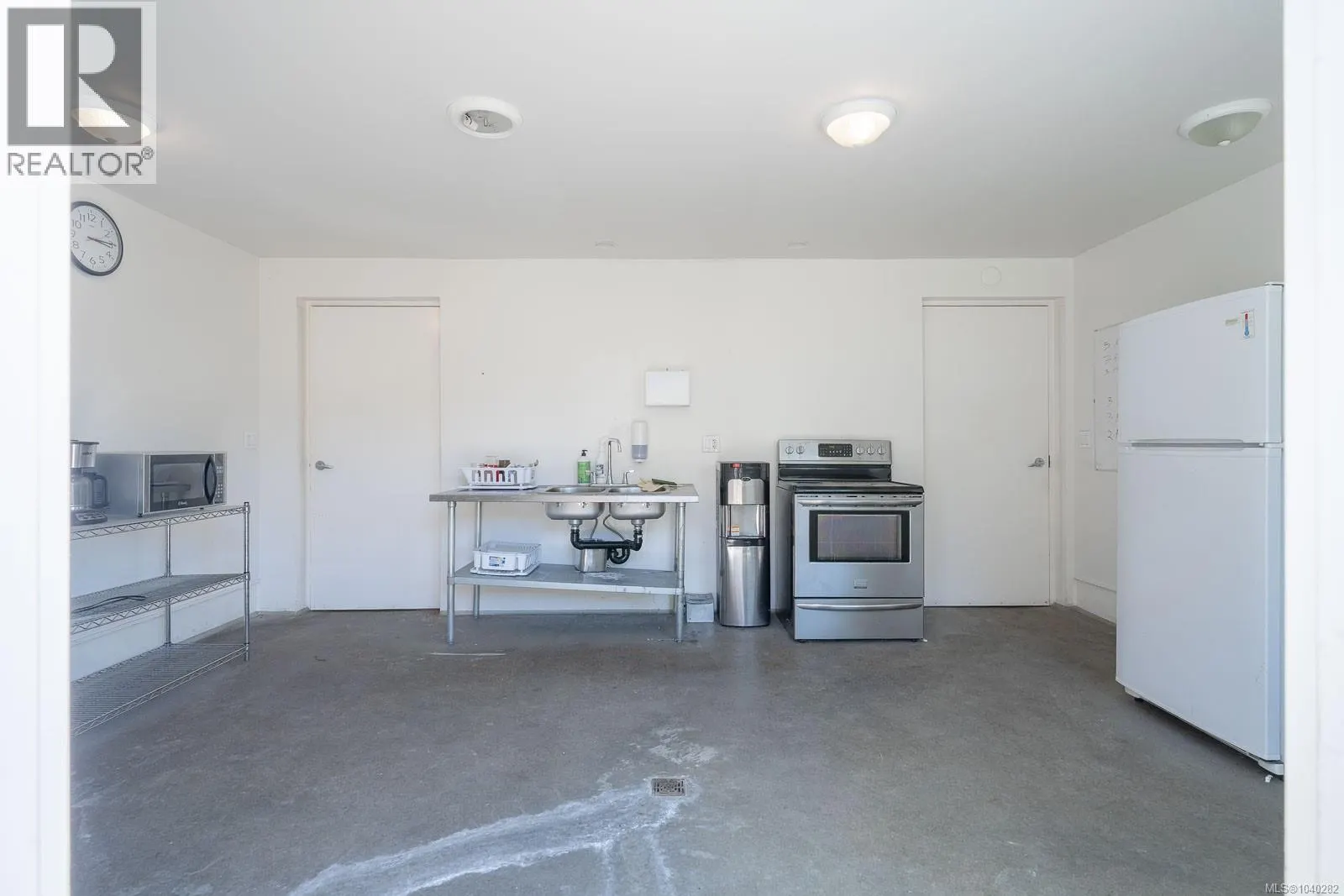 SL 1-7 3051 Van Horne Rd