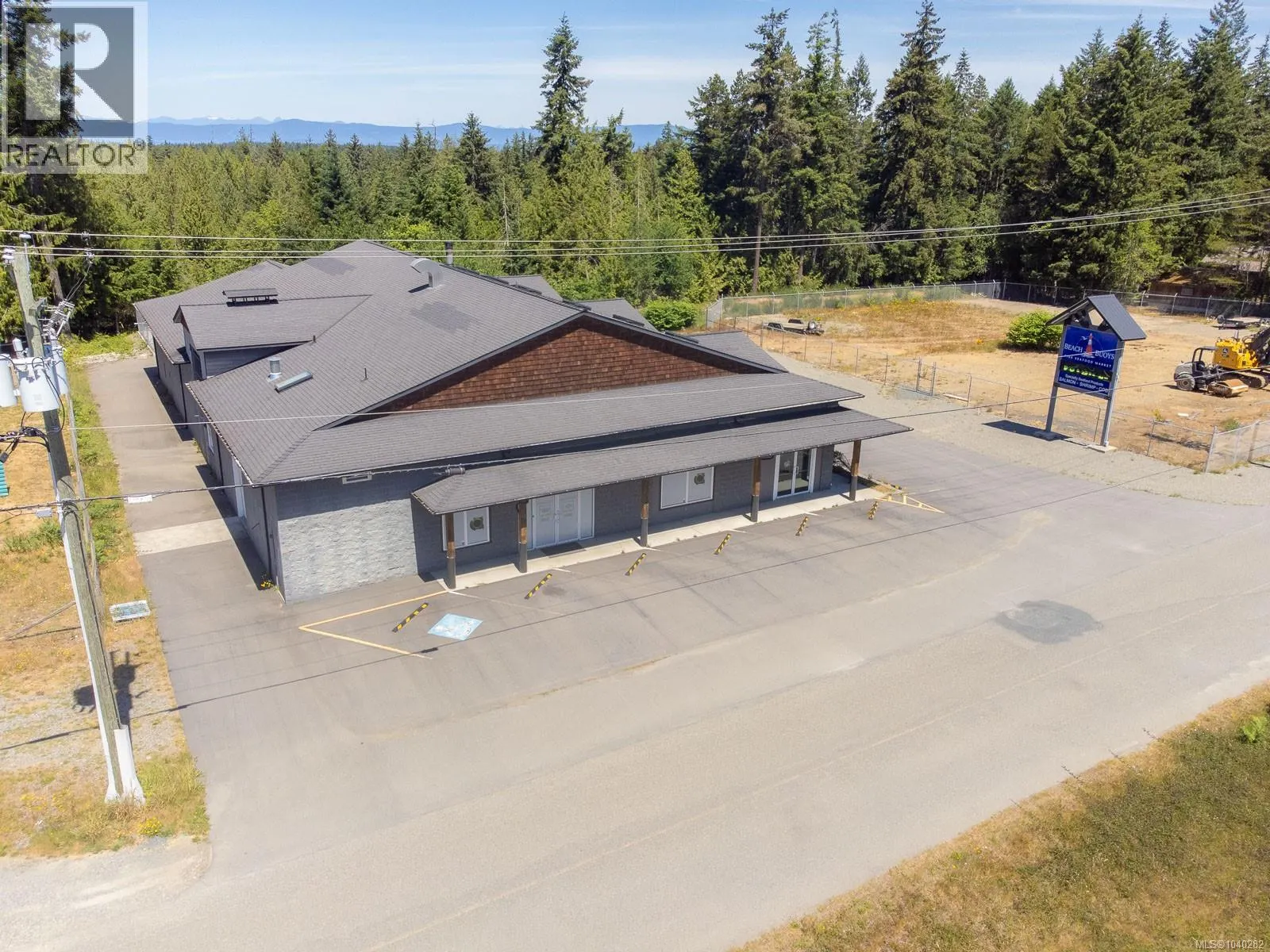 SL 1-7 3051 Van Horne Rd
