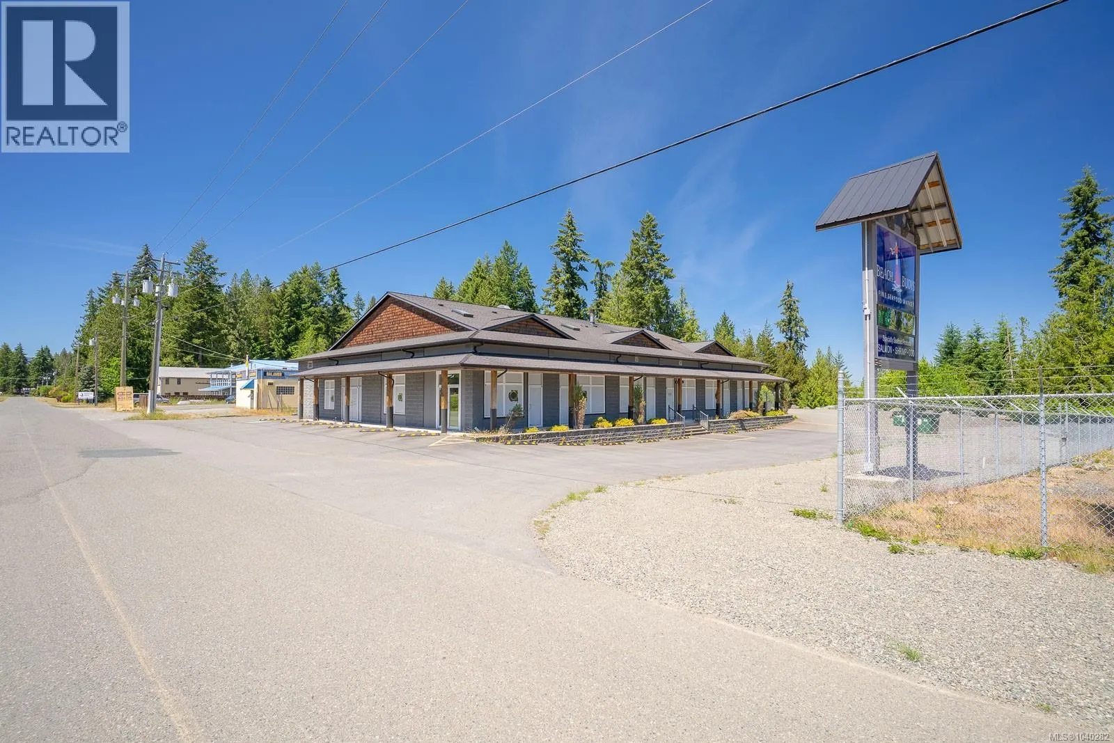 SL 1-7 3051 Van Horne Rd