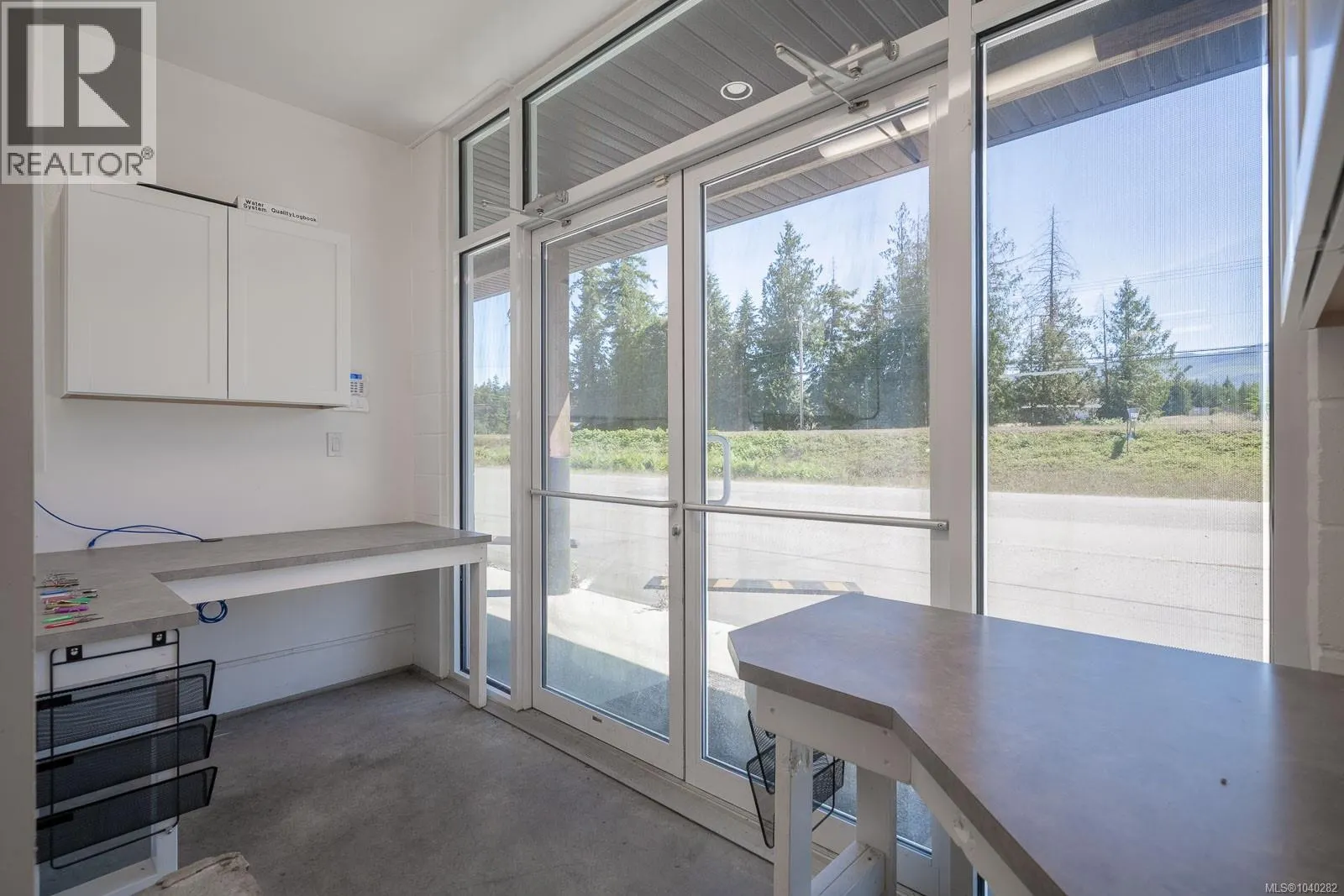 SL 1-7 3051 Van Horne Rd