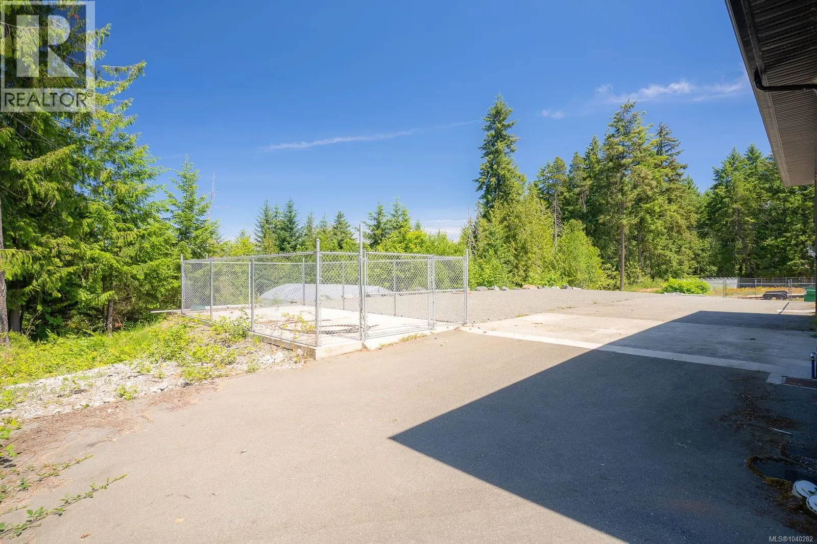 SL 1-7 3051 Van Horne Rd