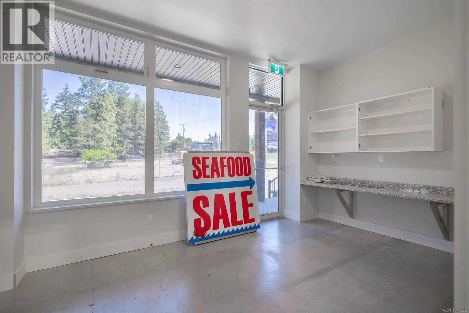 SL 1-7 3051 Van Horne Rd