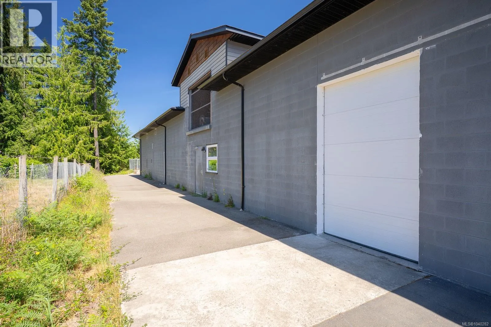 SL 1-7 3051 Van Horne Rd