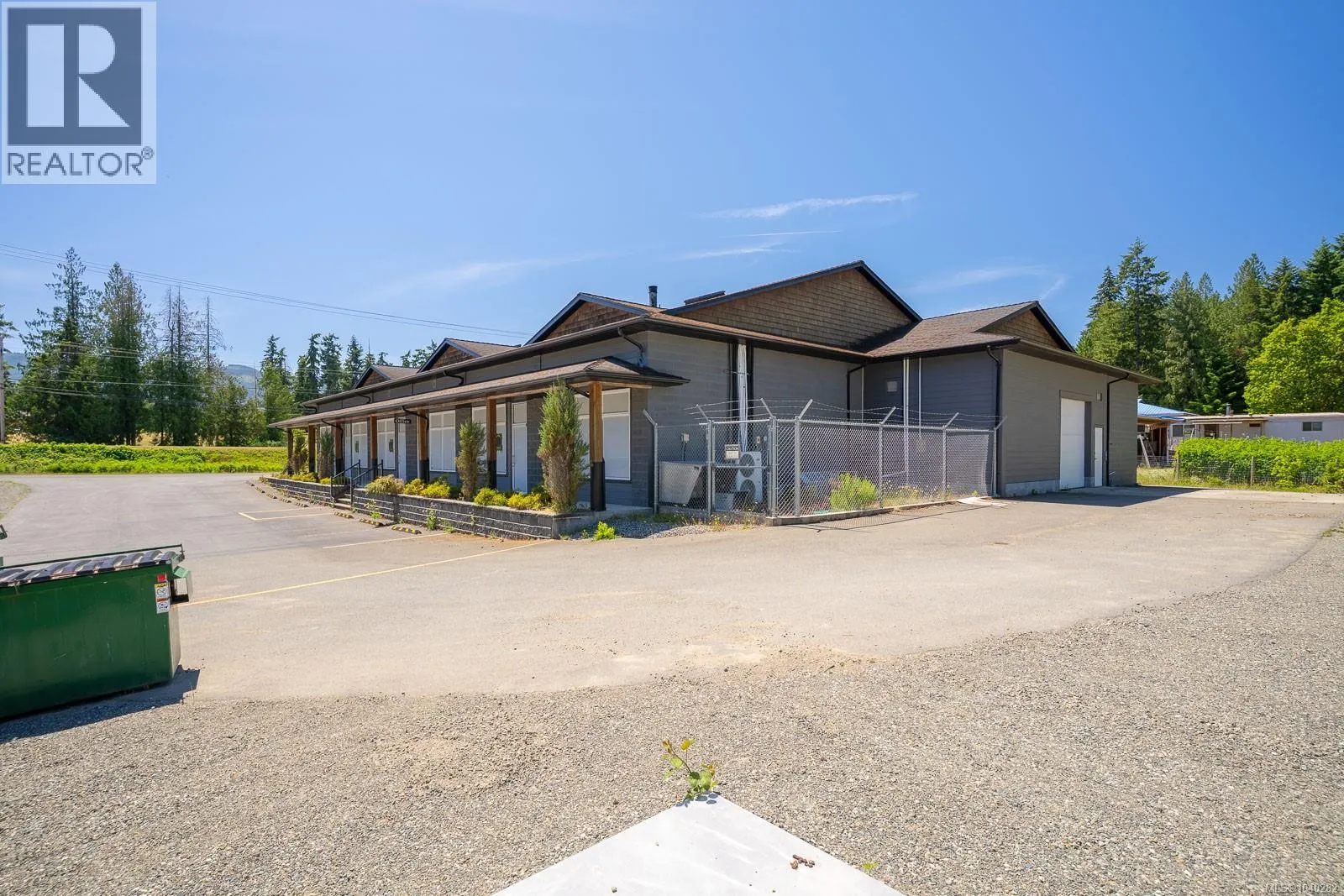 SL 1-7 3051 Van Horne Rd