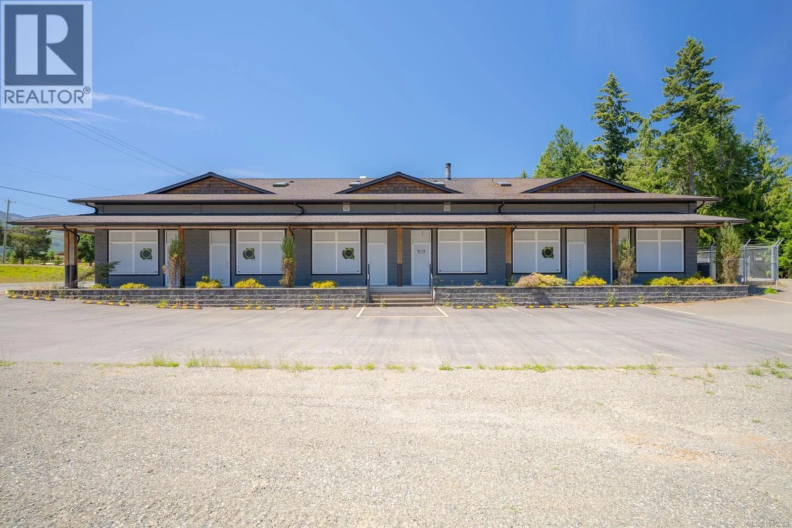 SL 1-7 3051 Van Horne Rd