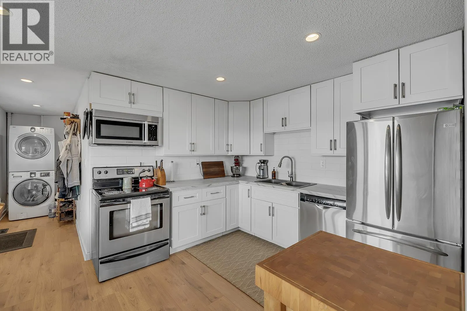 2751 Lakeview Road