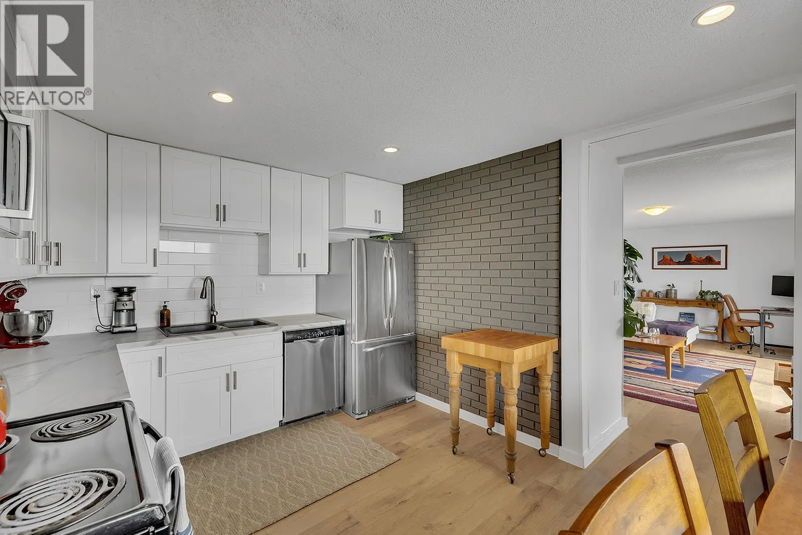 2751 Lakeview Road