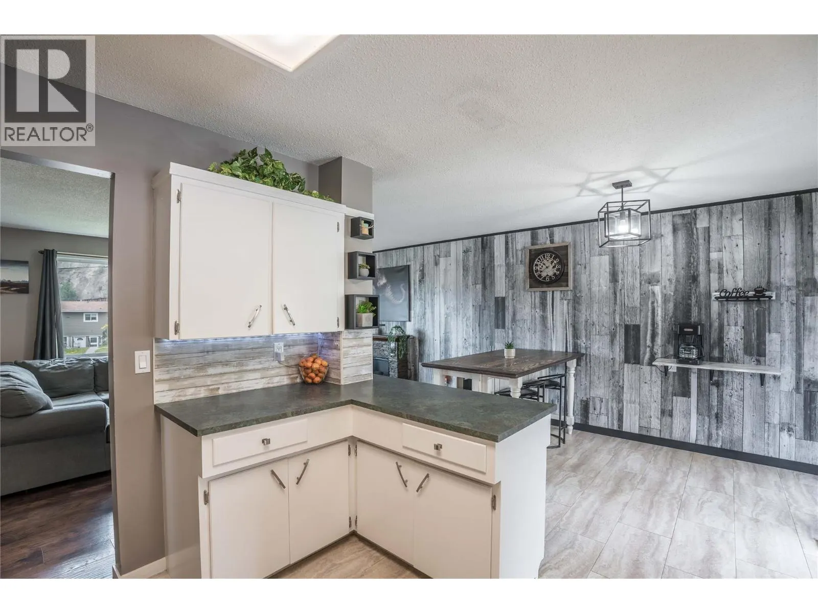 12408 CAMPBELL Crescent