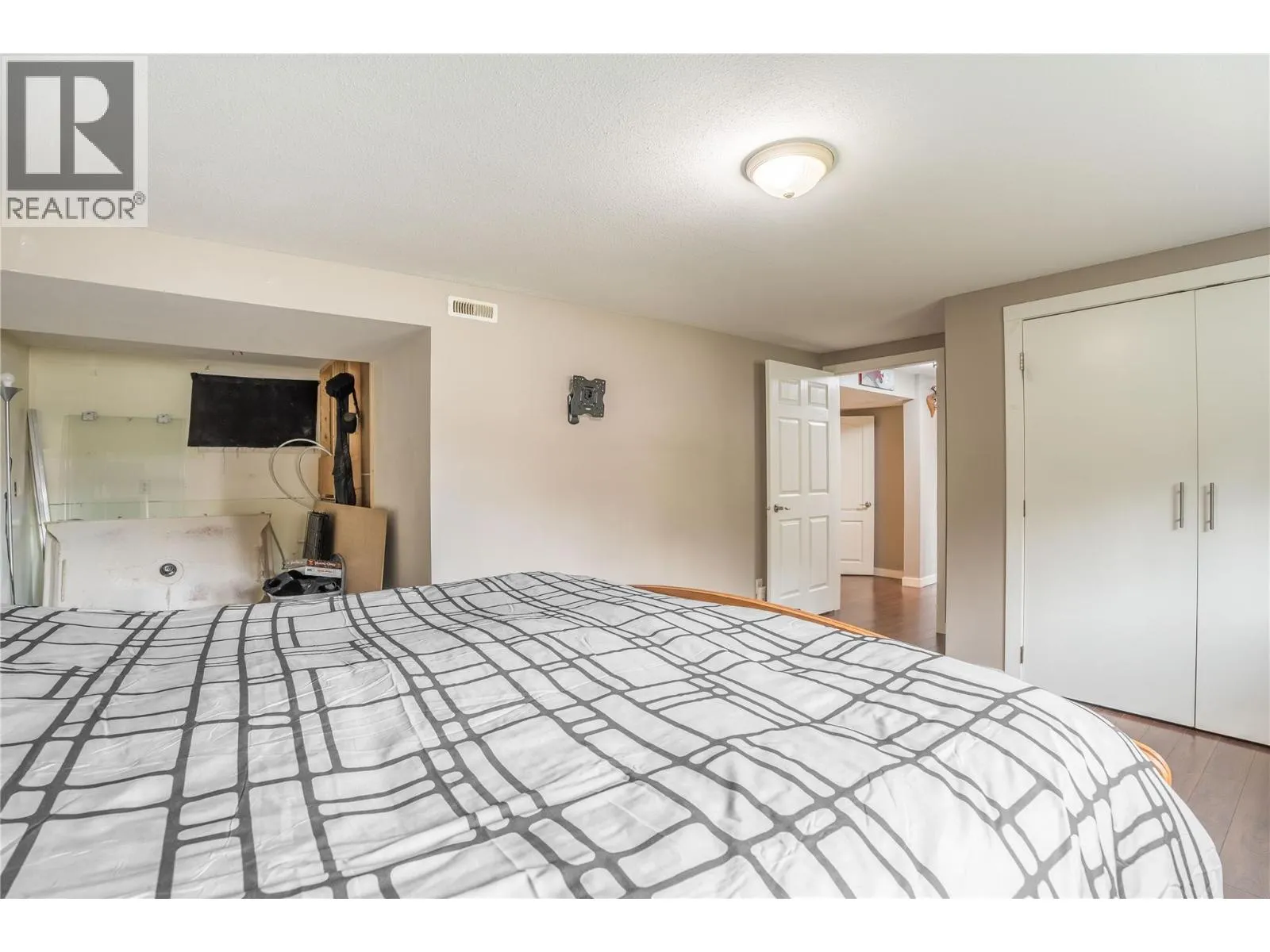 12408 CAMPBELL Crescent