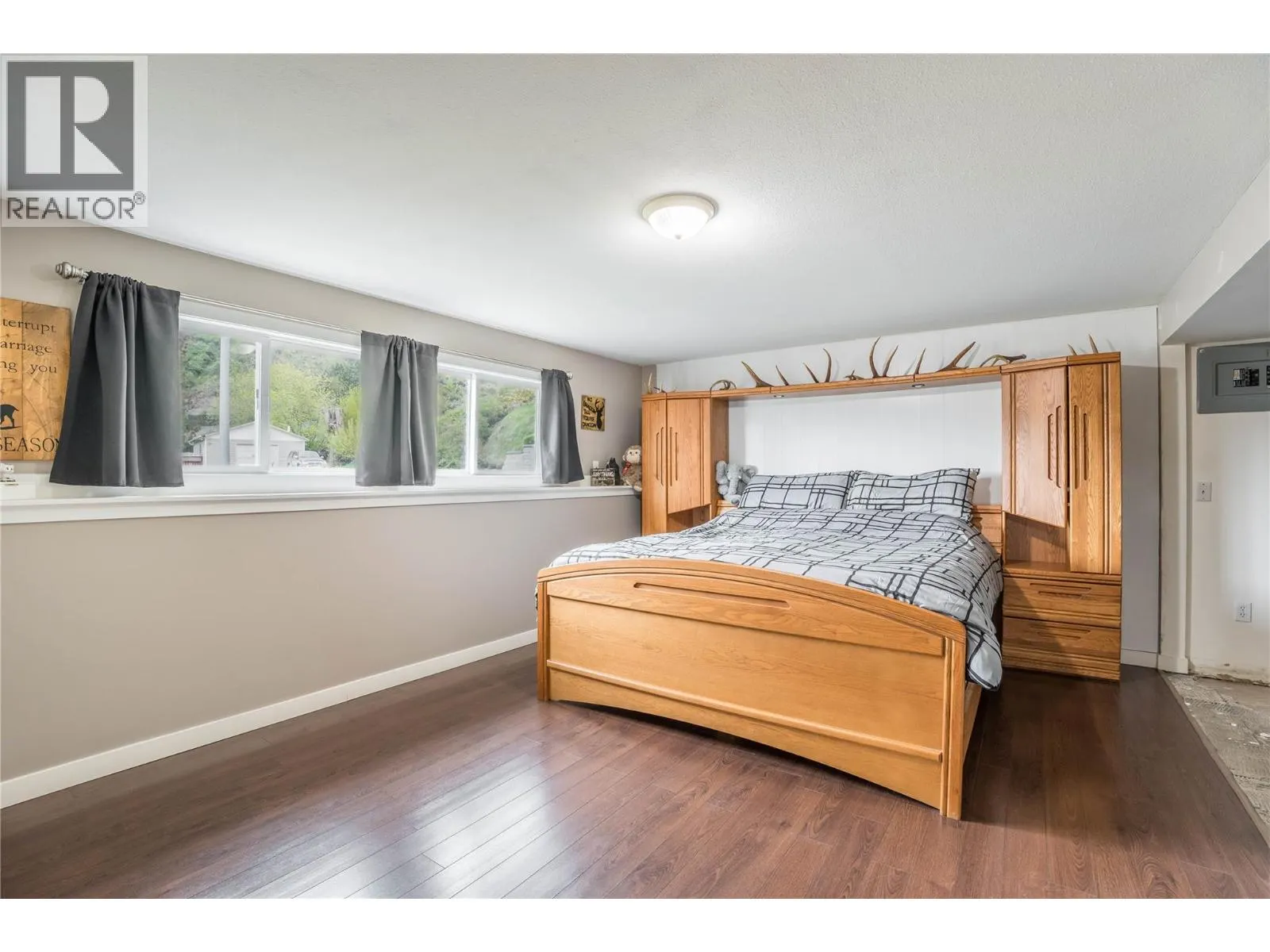 12408 CAMPBELL Crescent