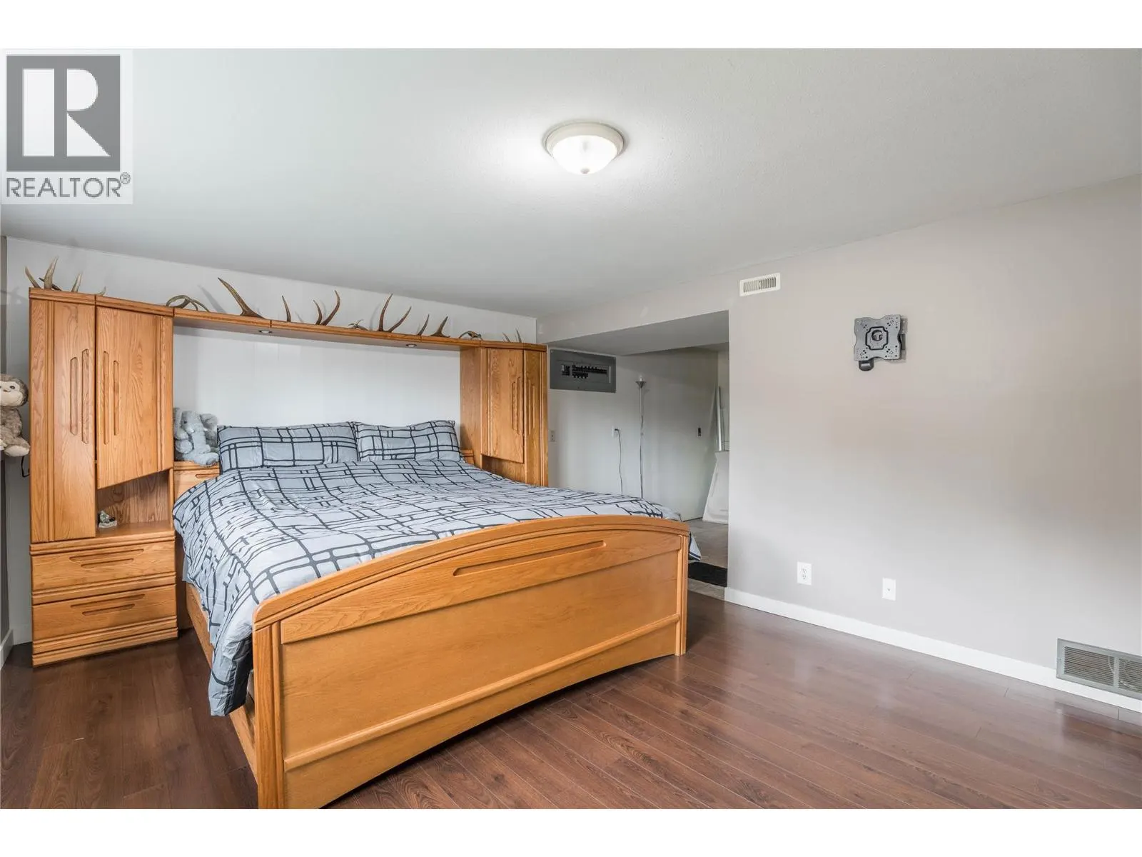12408 CAMPBELL Crescent