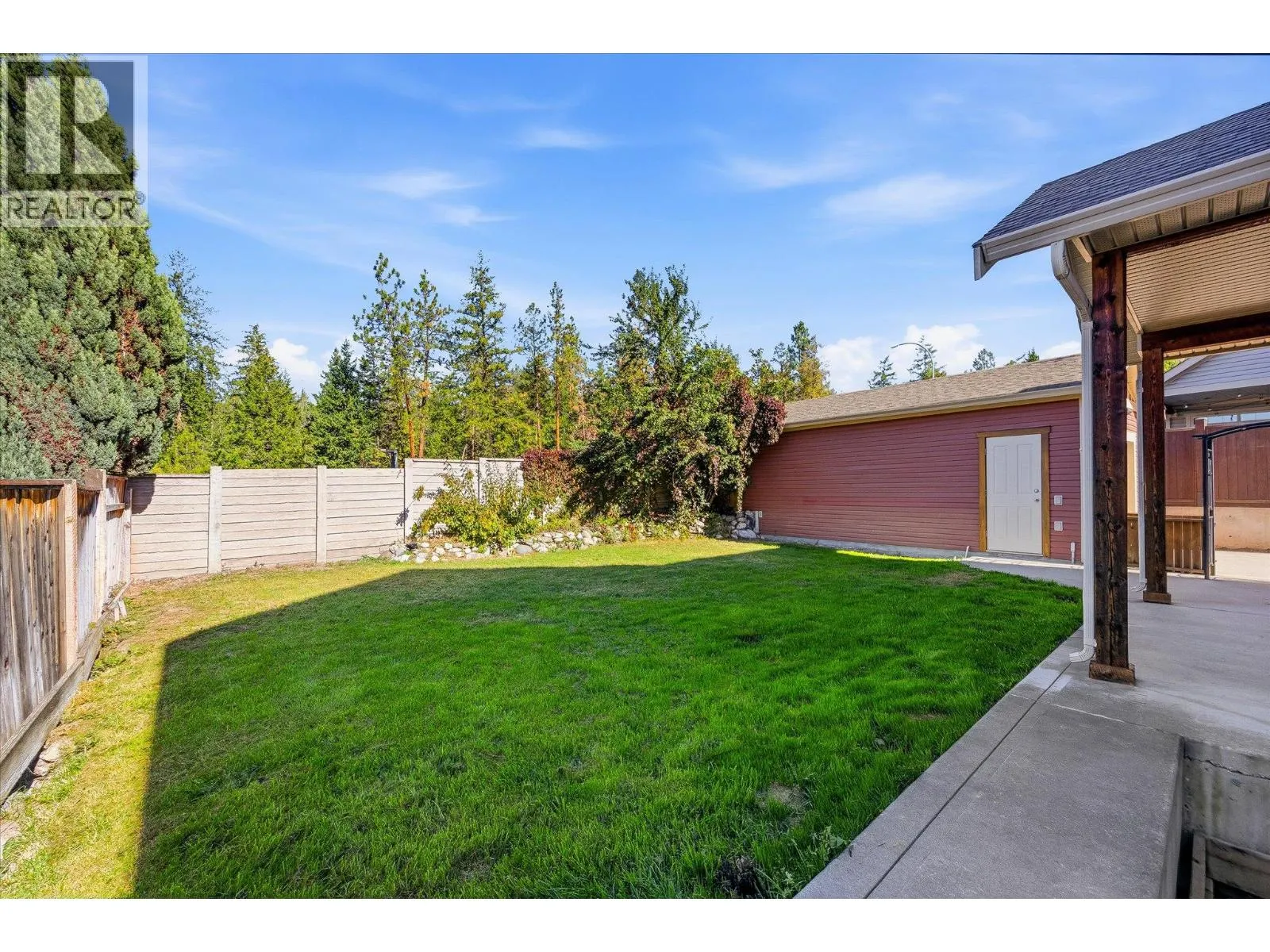 922 Paret Crescent