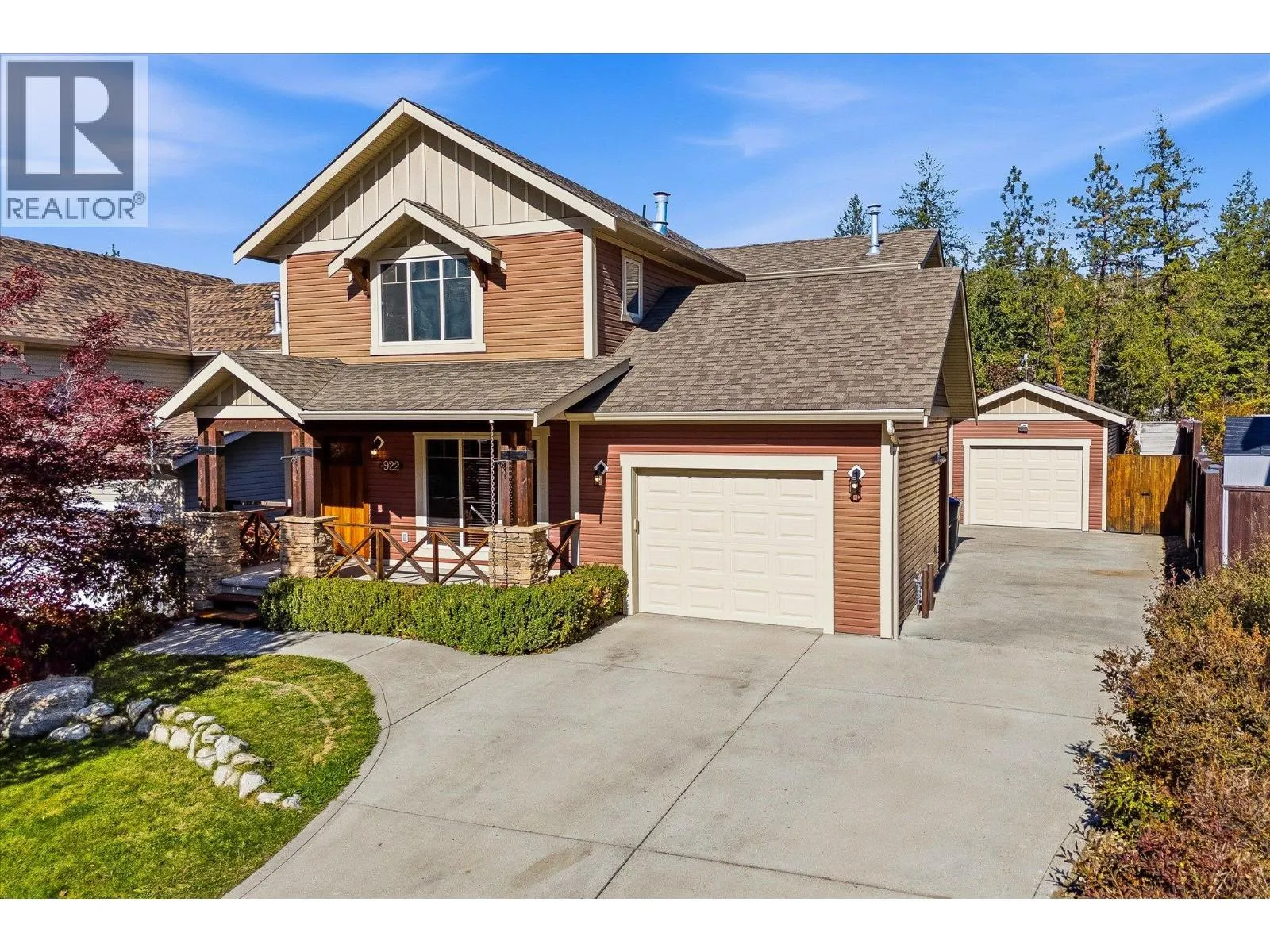 922 Paret Crescent