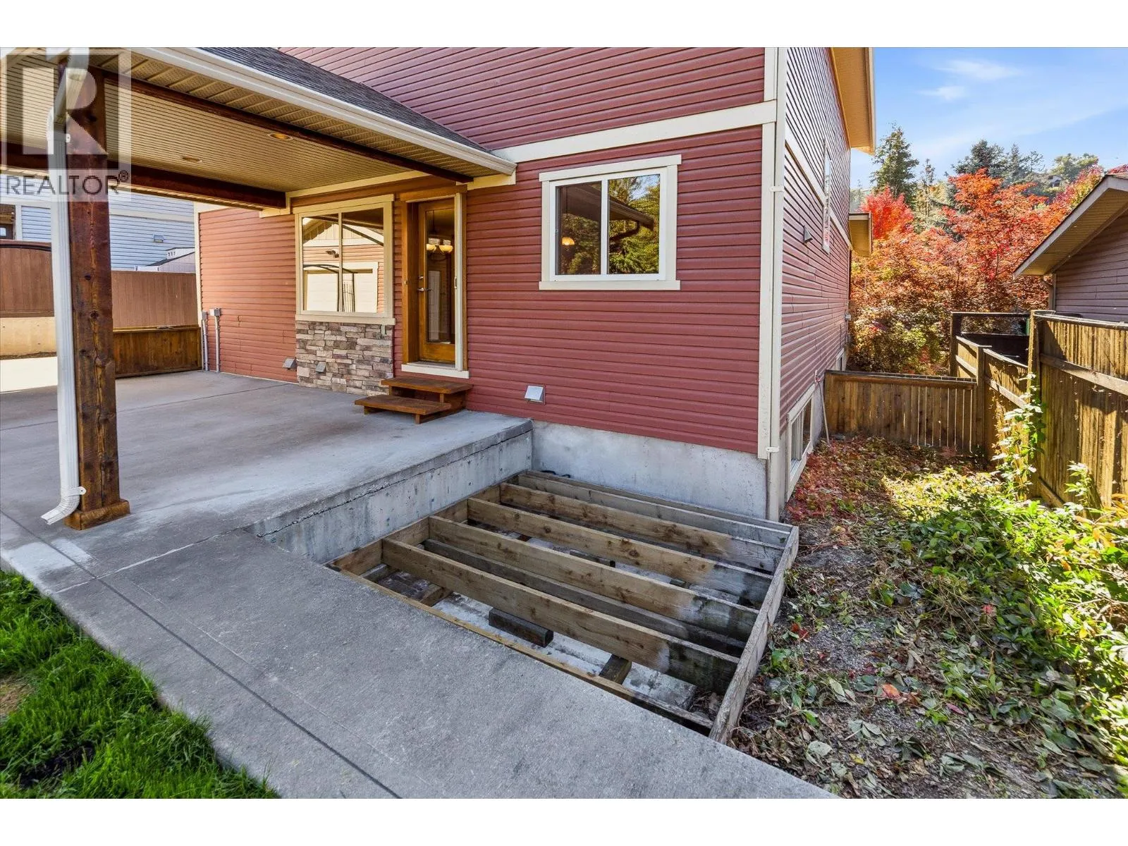 922 Paret Crescent