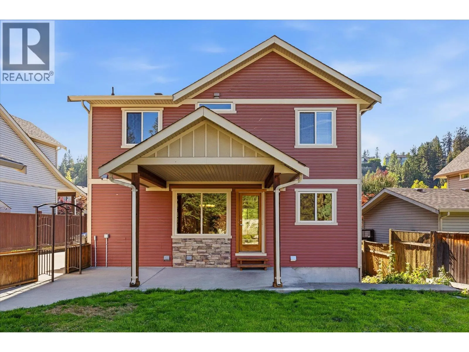 922 Paret Crescent