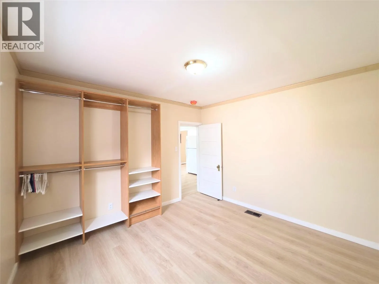 101 6th Avenue S