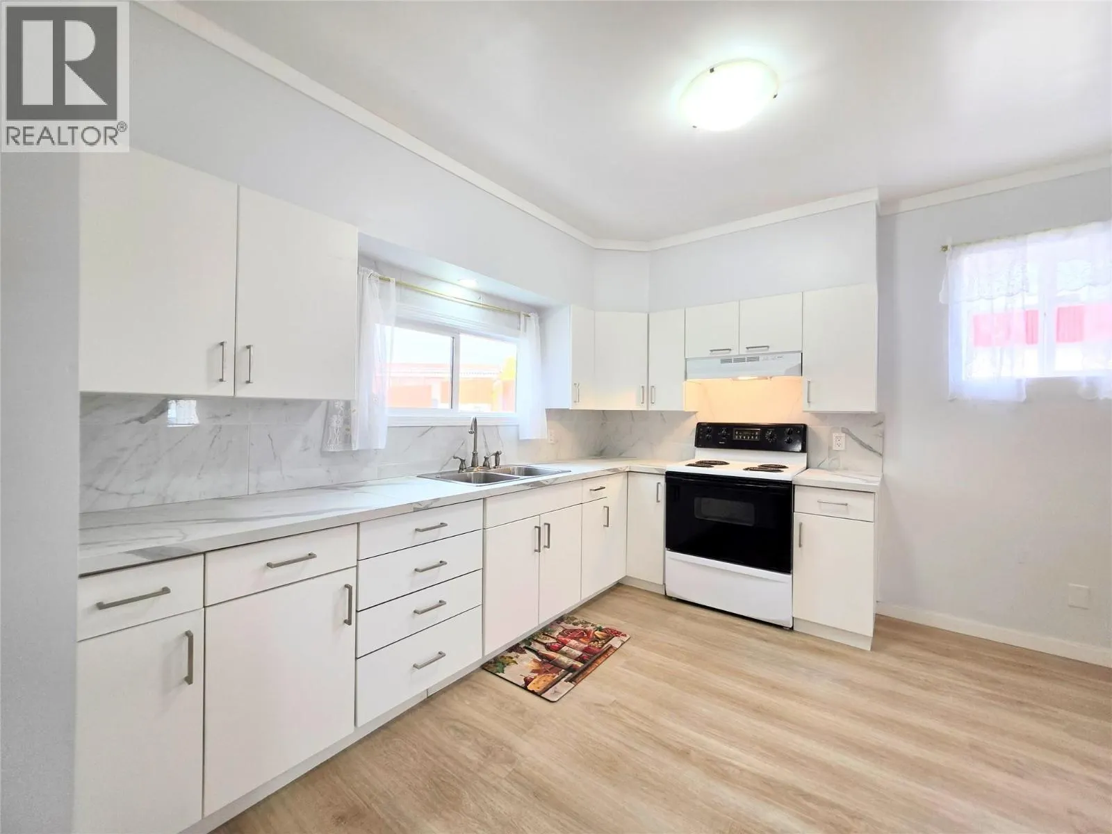 101 6th Avenue S