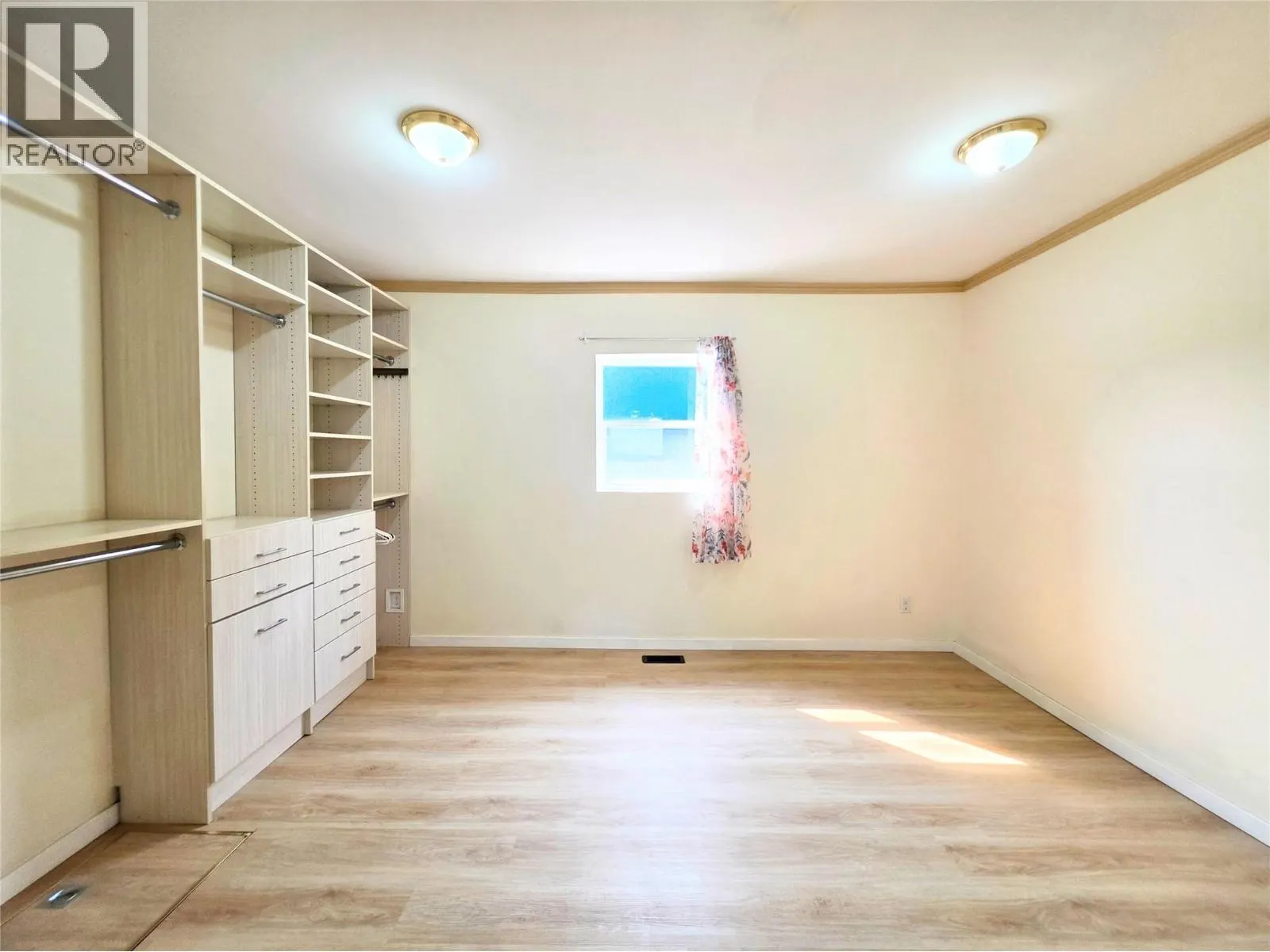 101 6th Avenue S