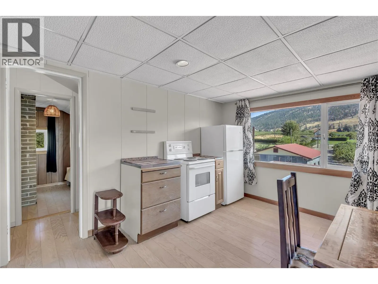 235 Middle Bench Road N