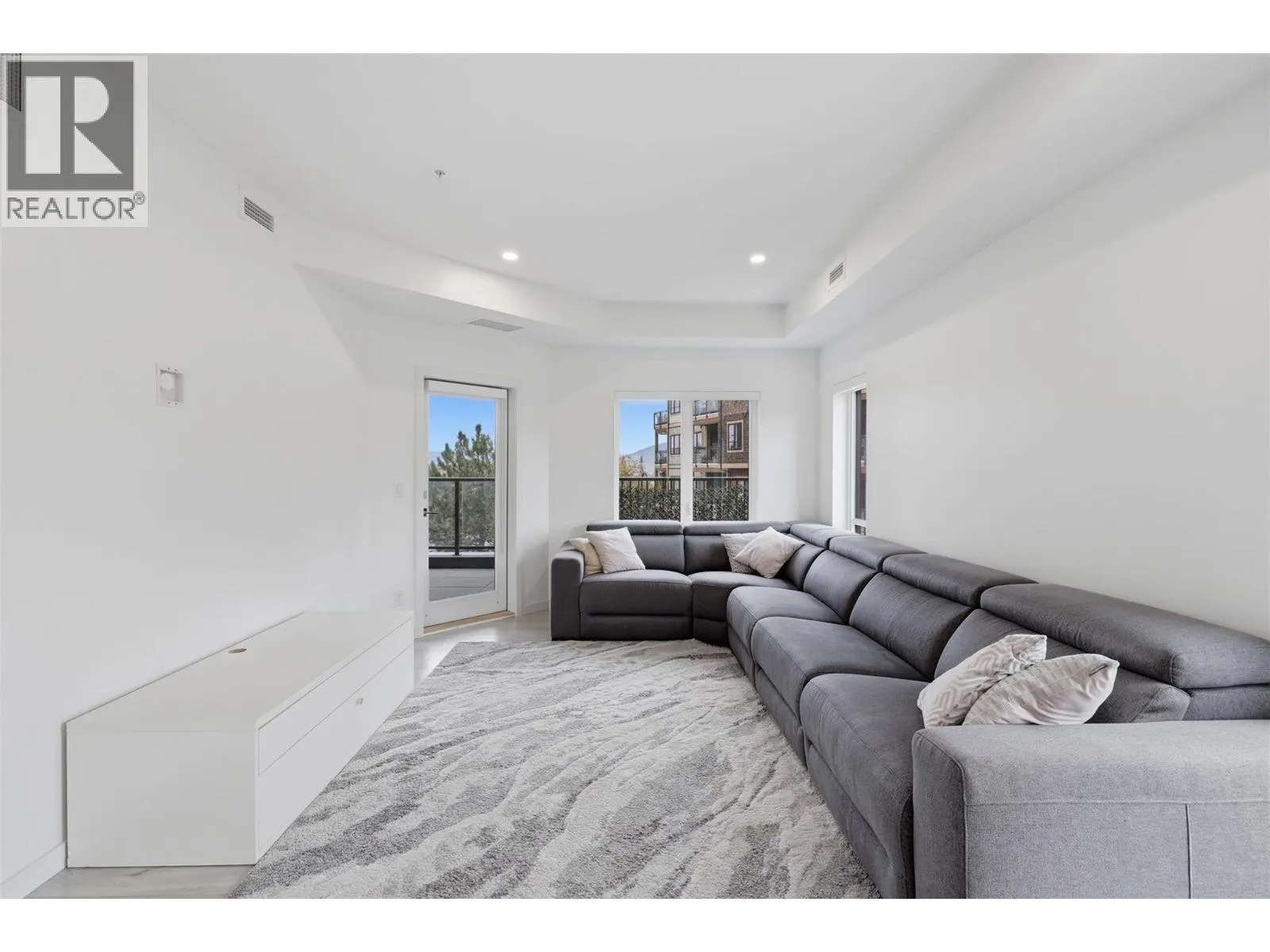 1405 SPRINGHILL Drive Unit# 2103