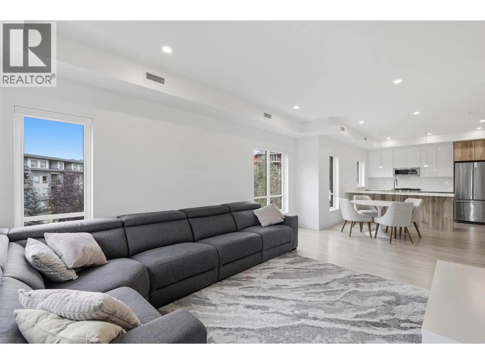 1405 SPRINGHILL Drive Unit# 2103