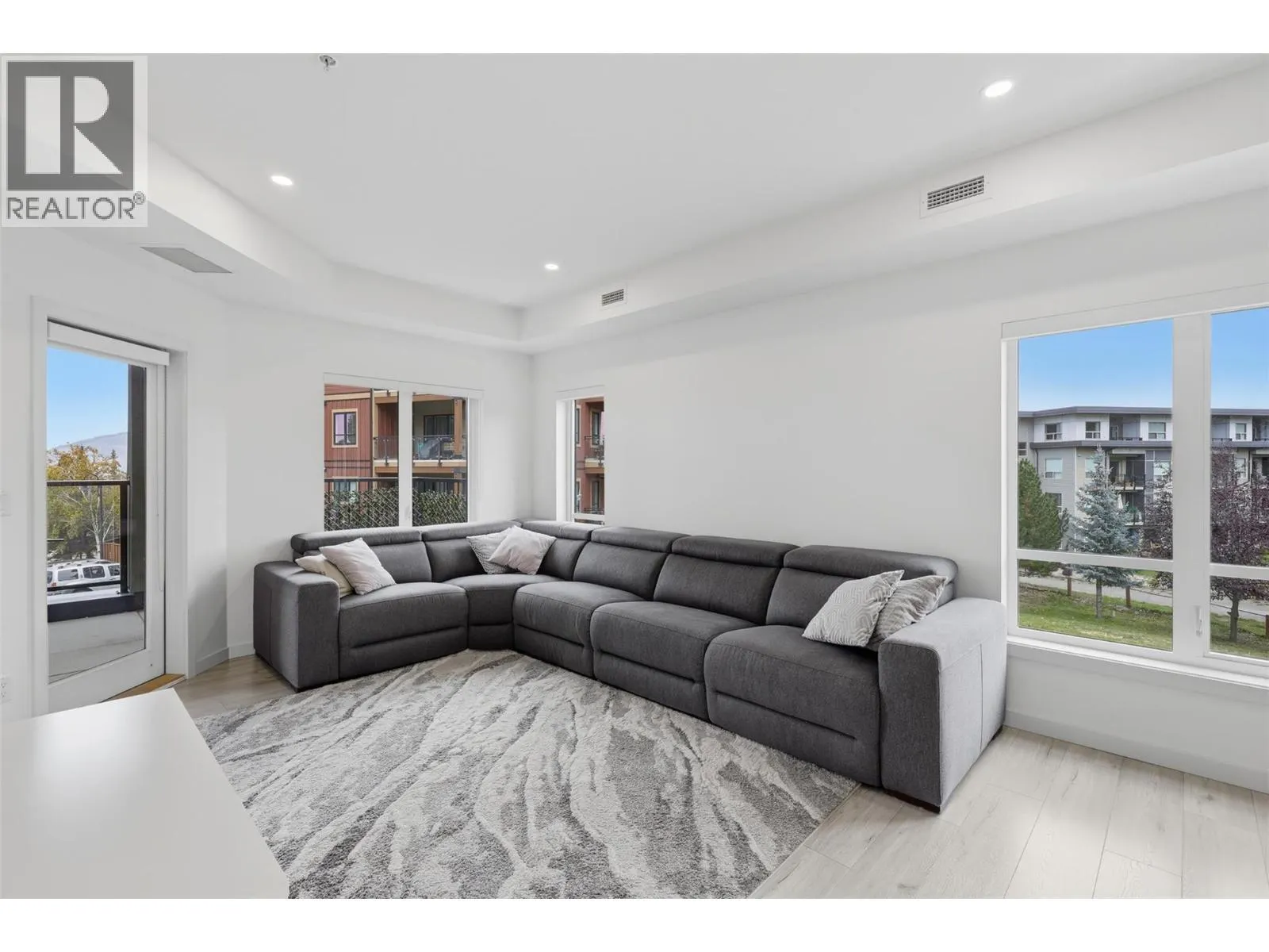 1405 SPRINGHILL Drive Unit# 2103