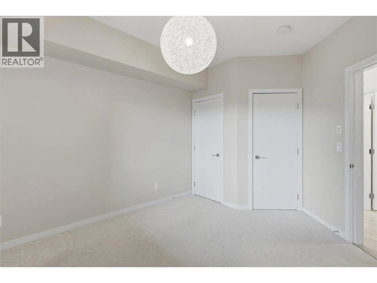 1405 SPRINGHILL Drive Unit# 2103