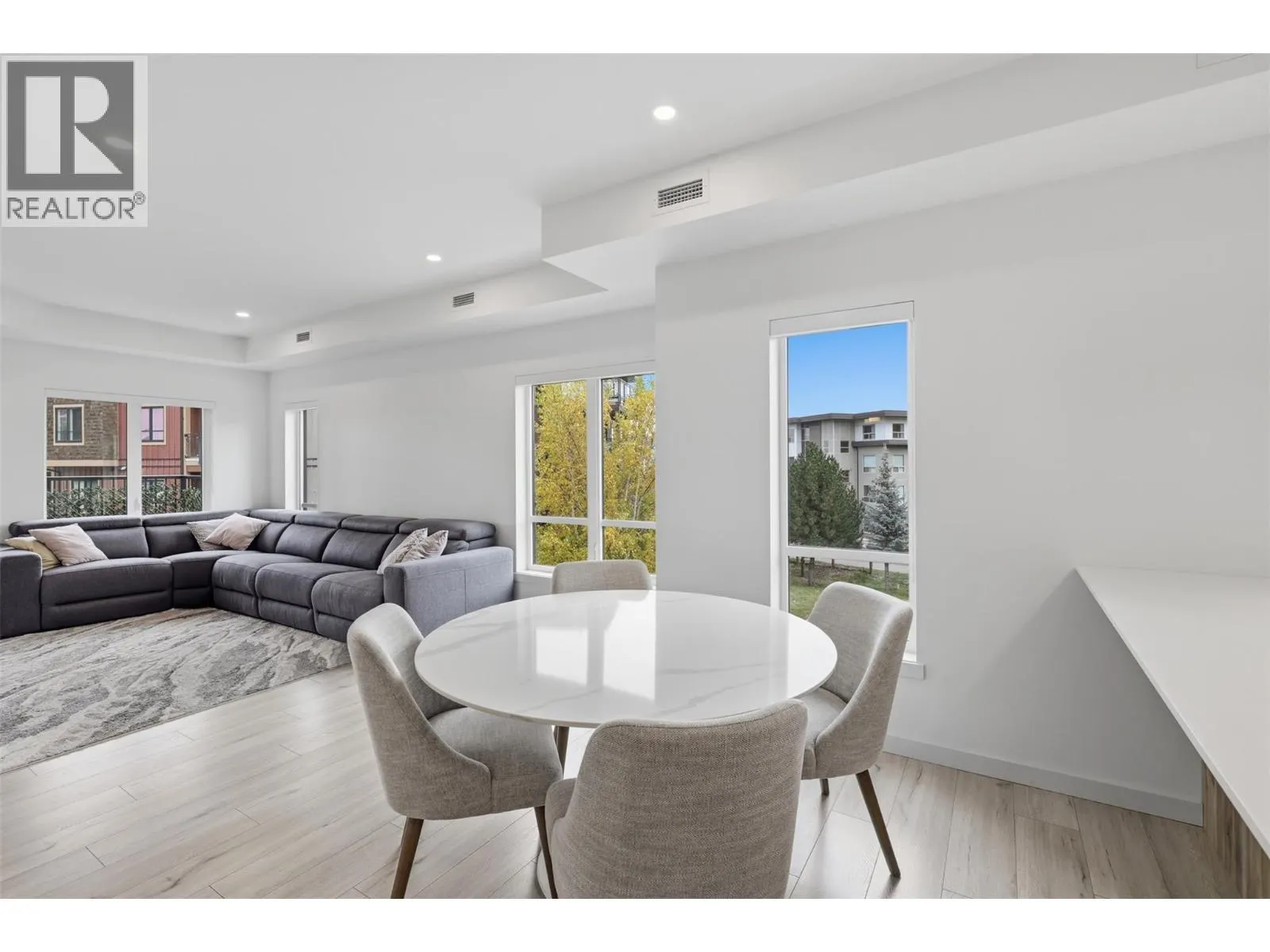 1405 SPRINGHILL Drive Unit# 2103