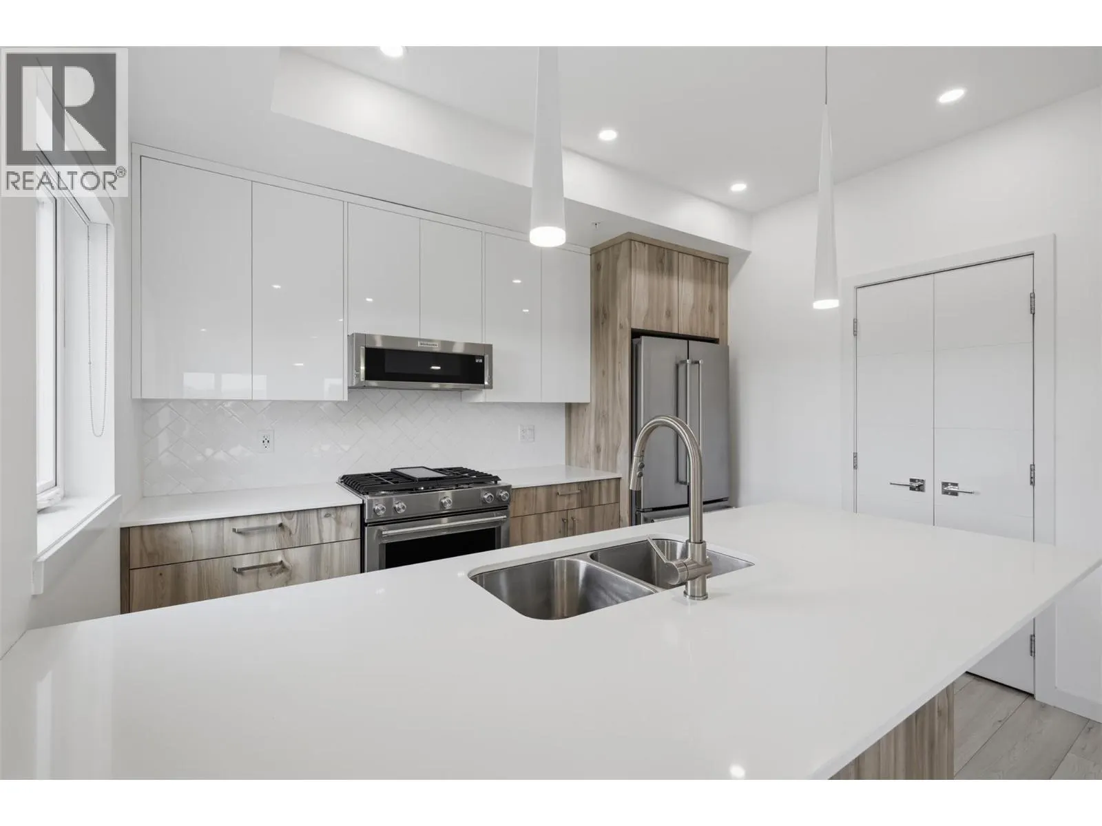 1405 SPRINGHILL Drive Unit# 2103
