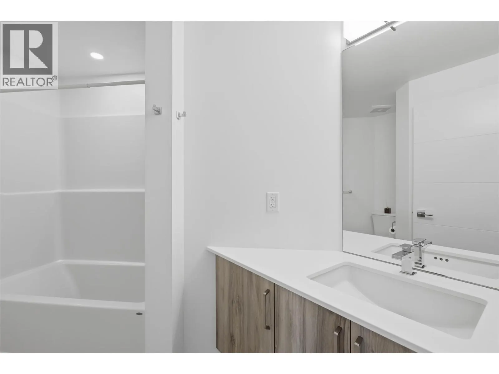 1405 SPRINGHILL Drive Unit# 2103