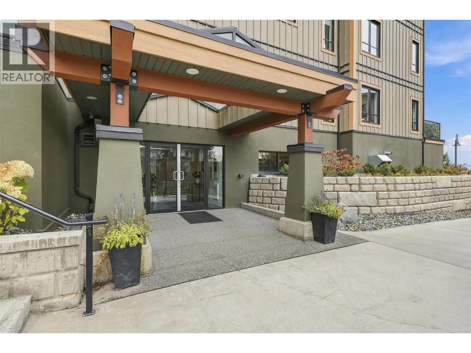 1405 SPRINGHILL Drive Unit# 2103
