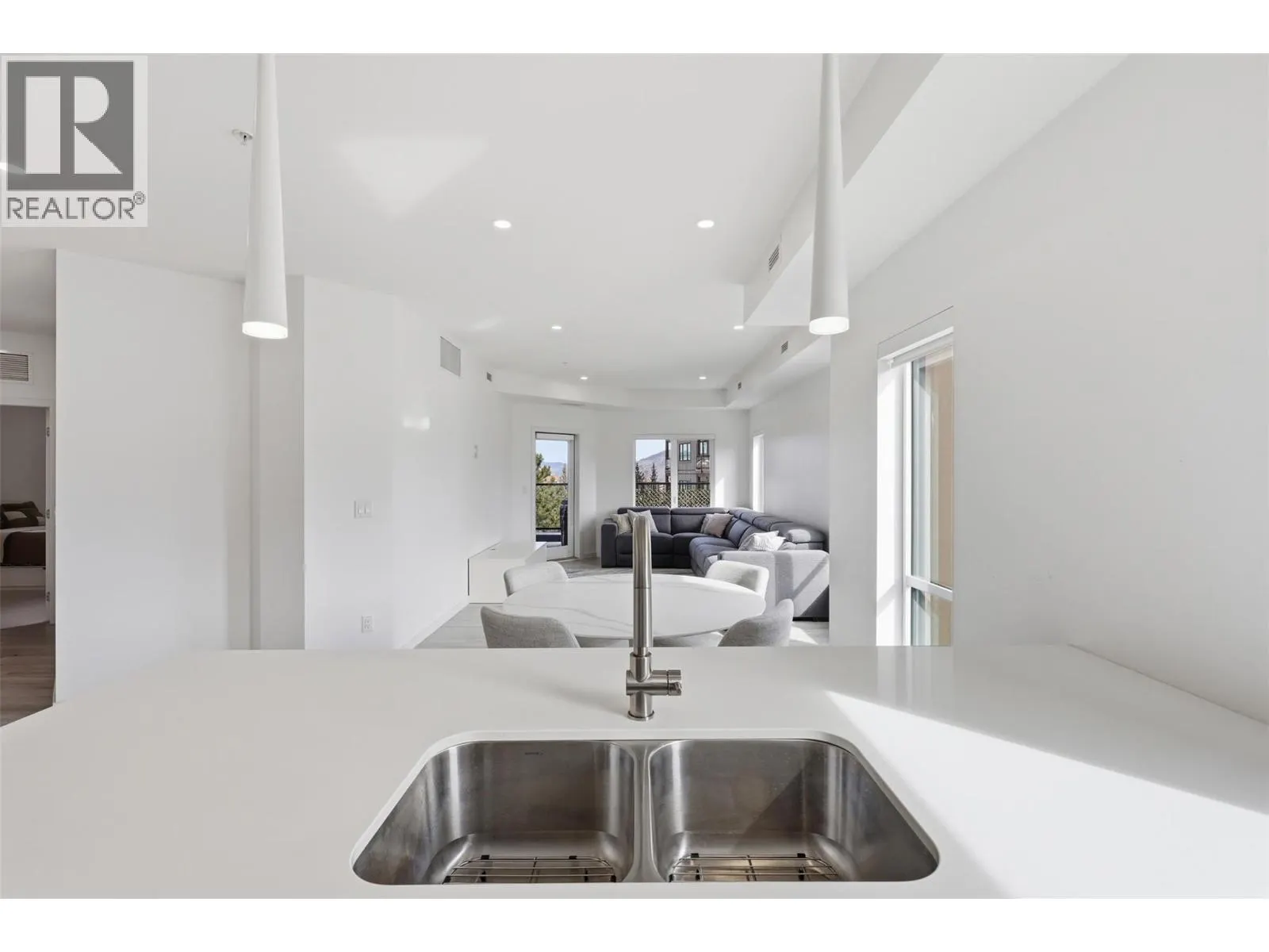1405 SPRINGHILL Drive Unit# 2103