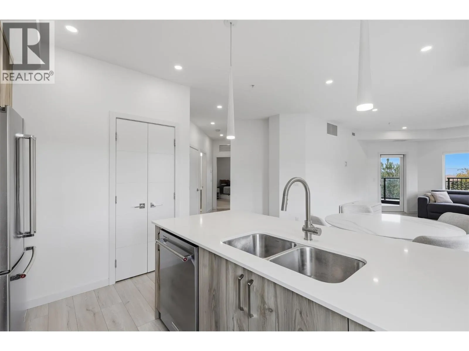 1405 SPRINGHILL Drive Unit# 2103