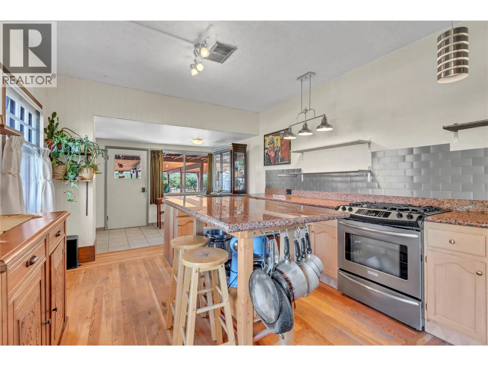 235 Middle Bench Road N