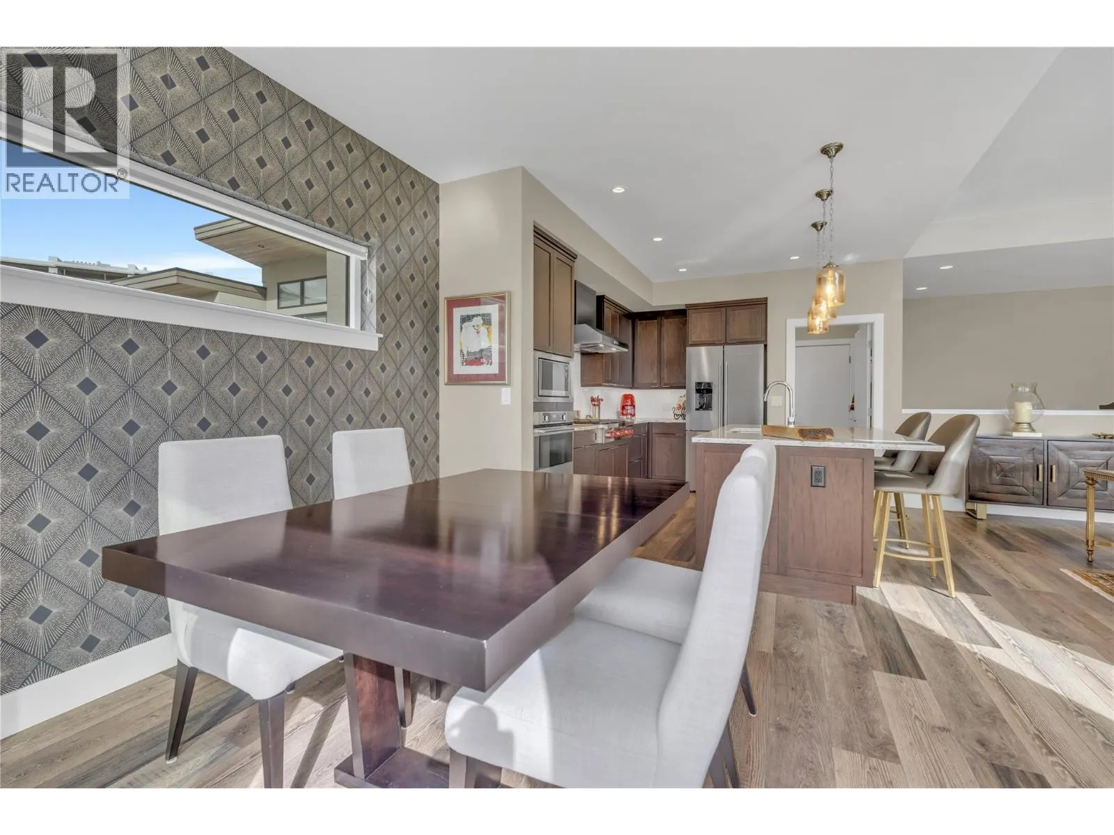 118 RIDGE View